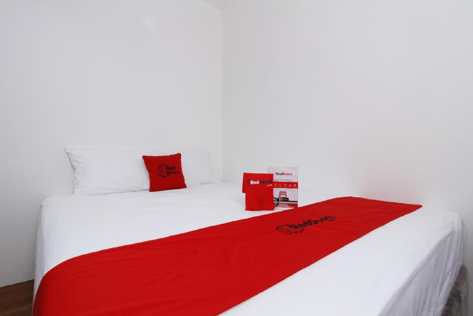 RedDoorz Plus near Plaza Indonesia