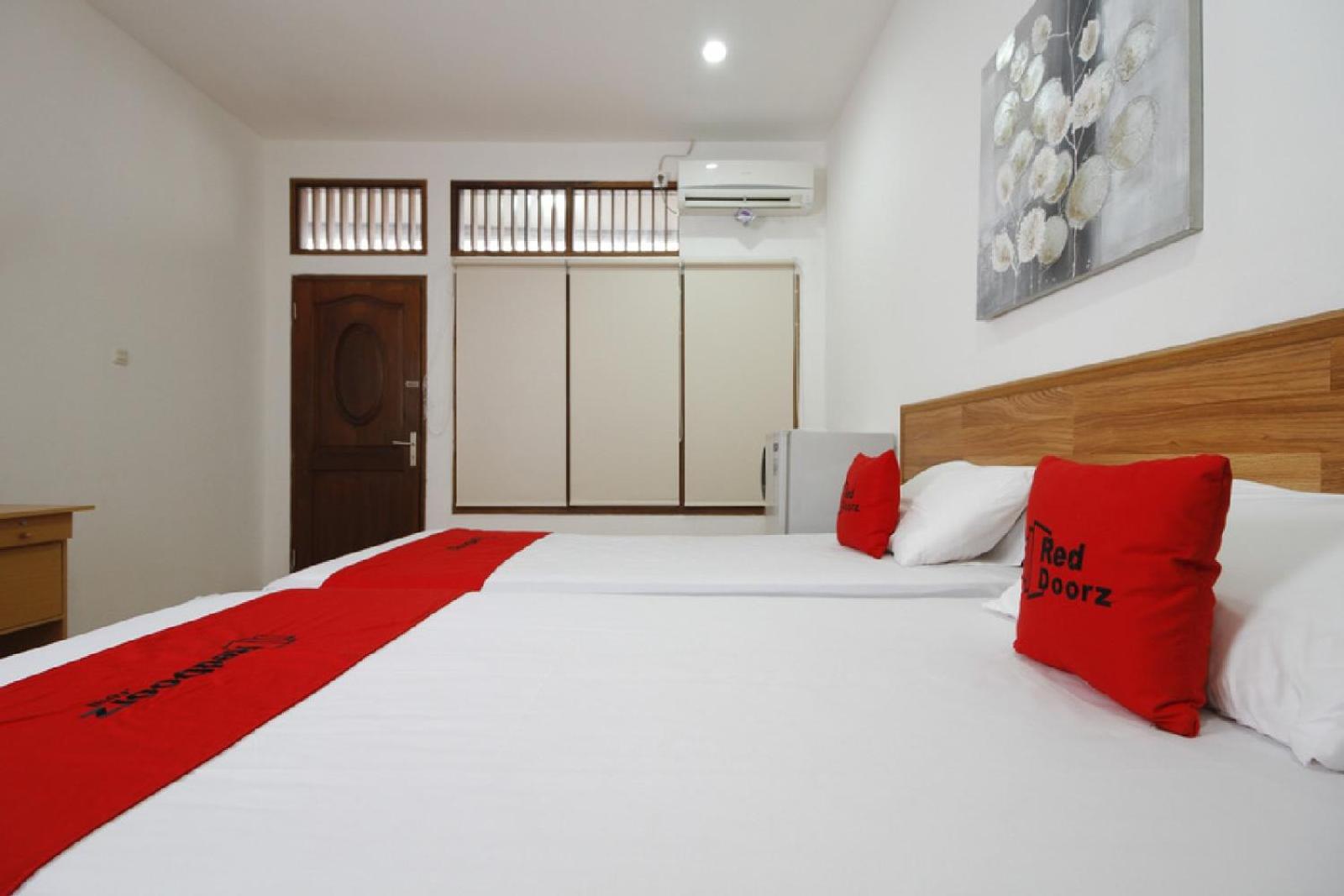 RedDoorz Plus near Plaza Indonesia