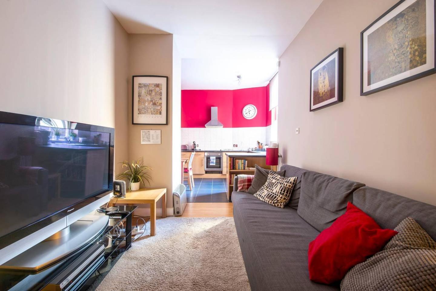 JOIVY Amazing Location - Charming Apartment by the Edinburgh Castle! view 2