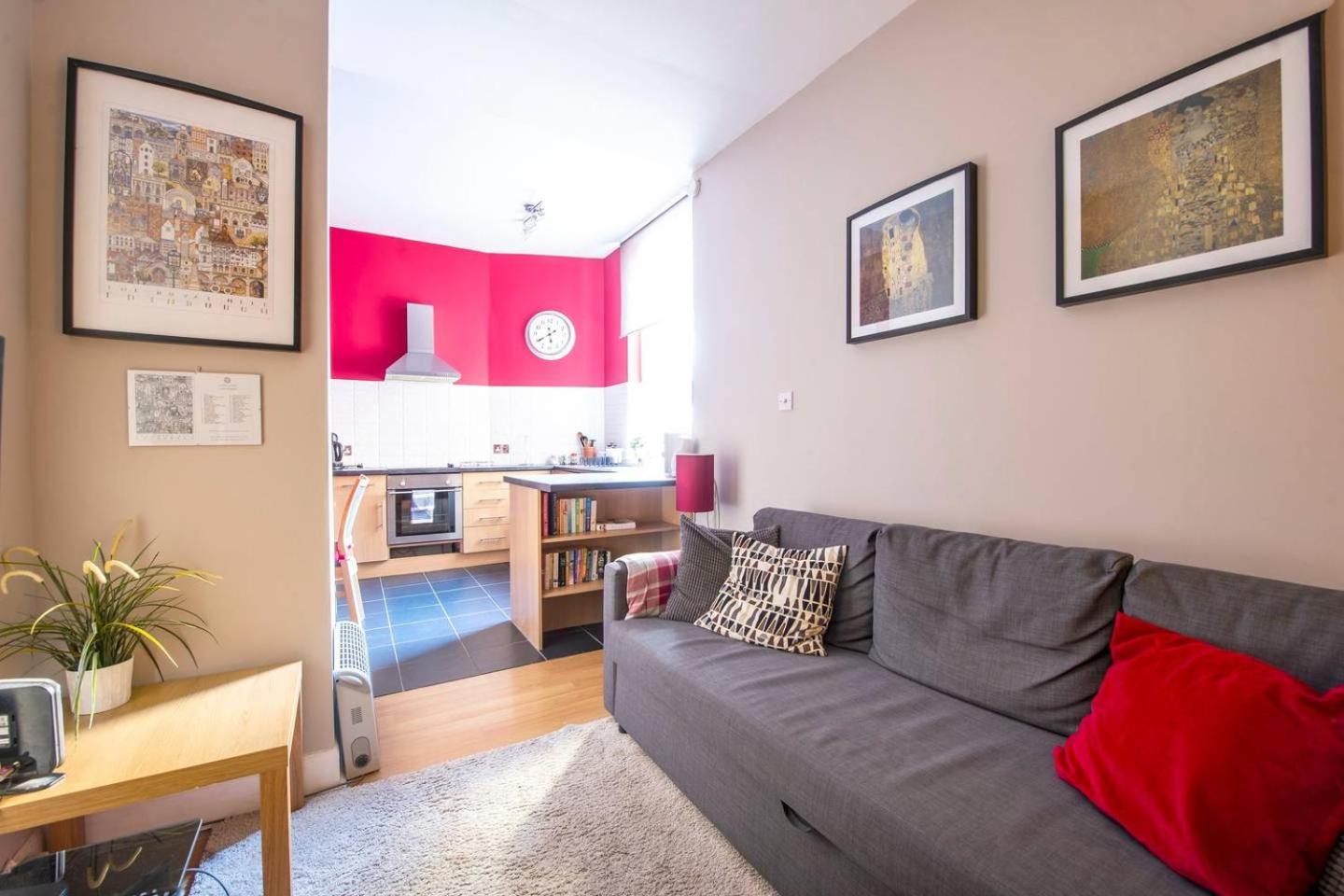 JOIVY Amazing Location - Charming Apartment by the Edinburgh Castle! view 3