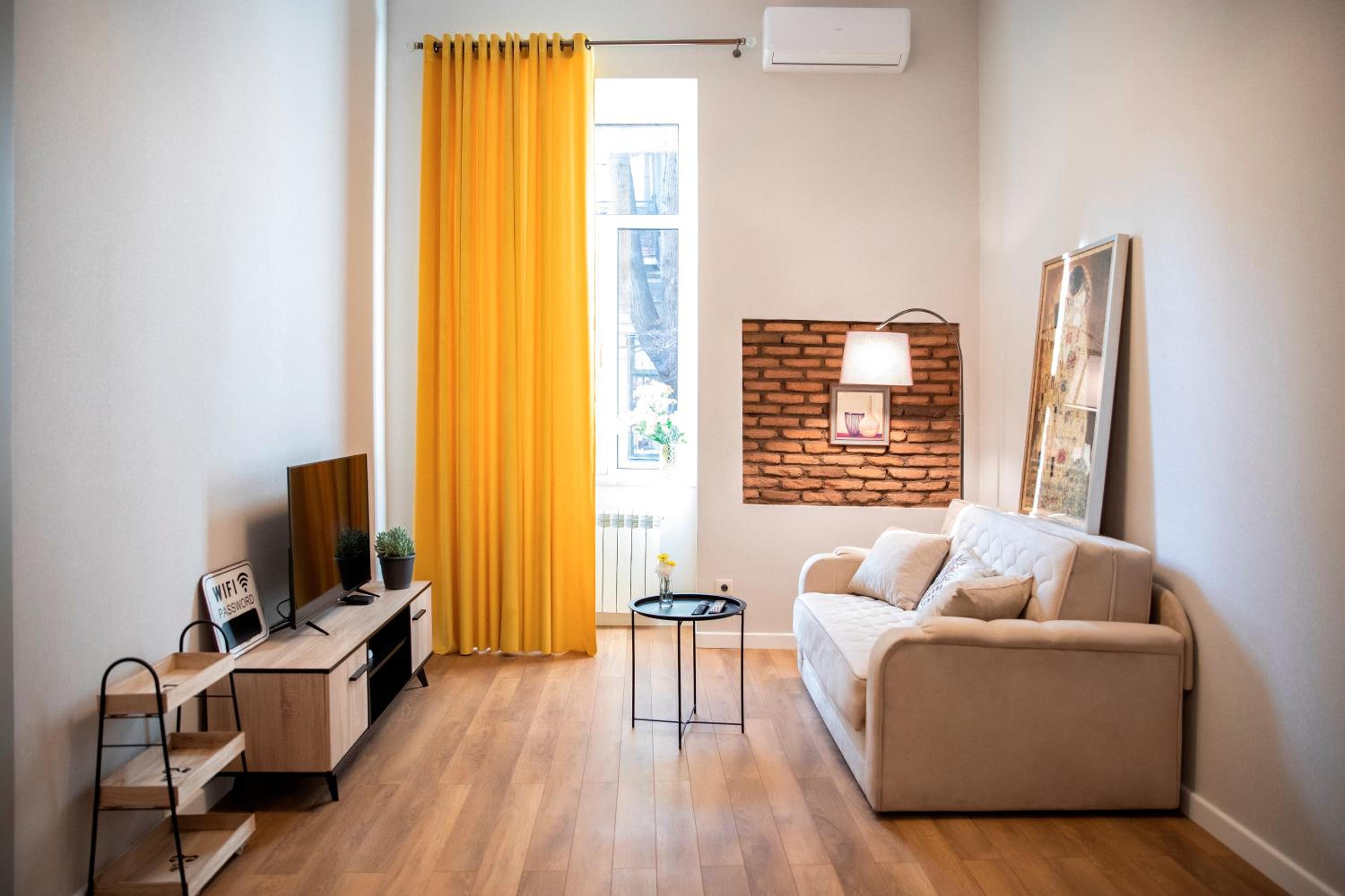 Charming apartment in the historic district of Tbilisi view 3