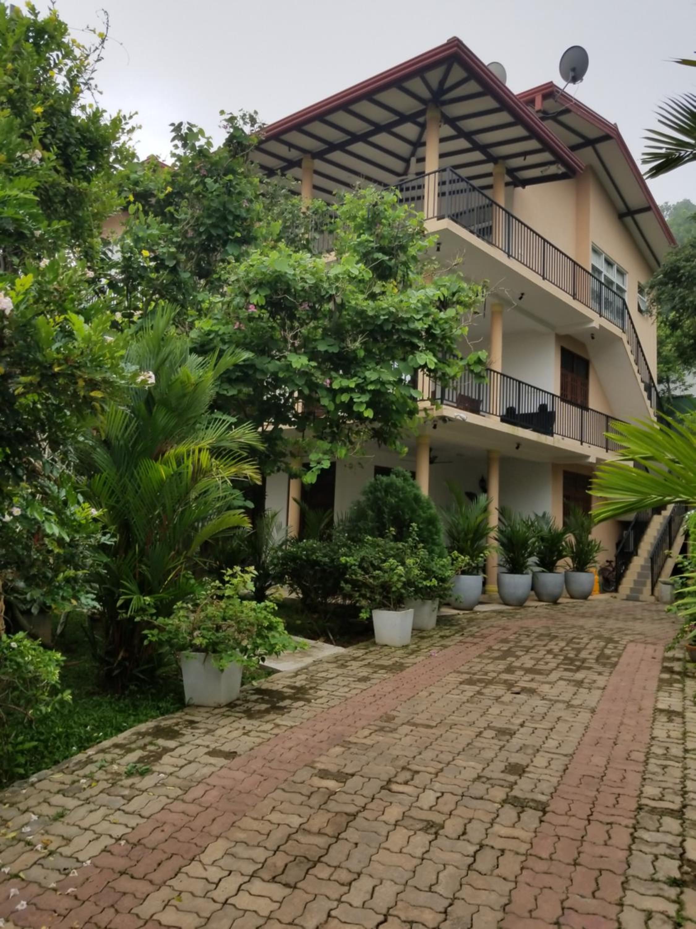 Coral Palm Villa and Apartment
