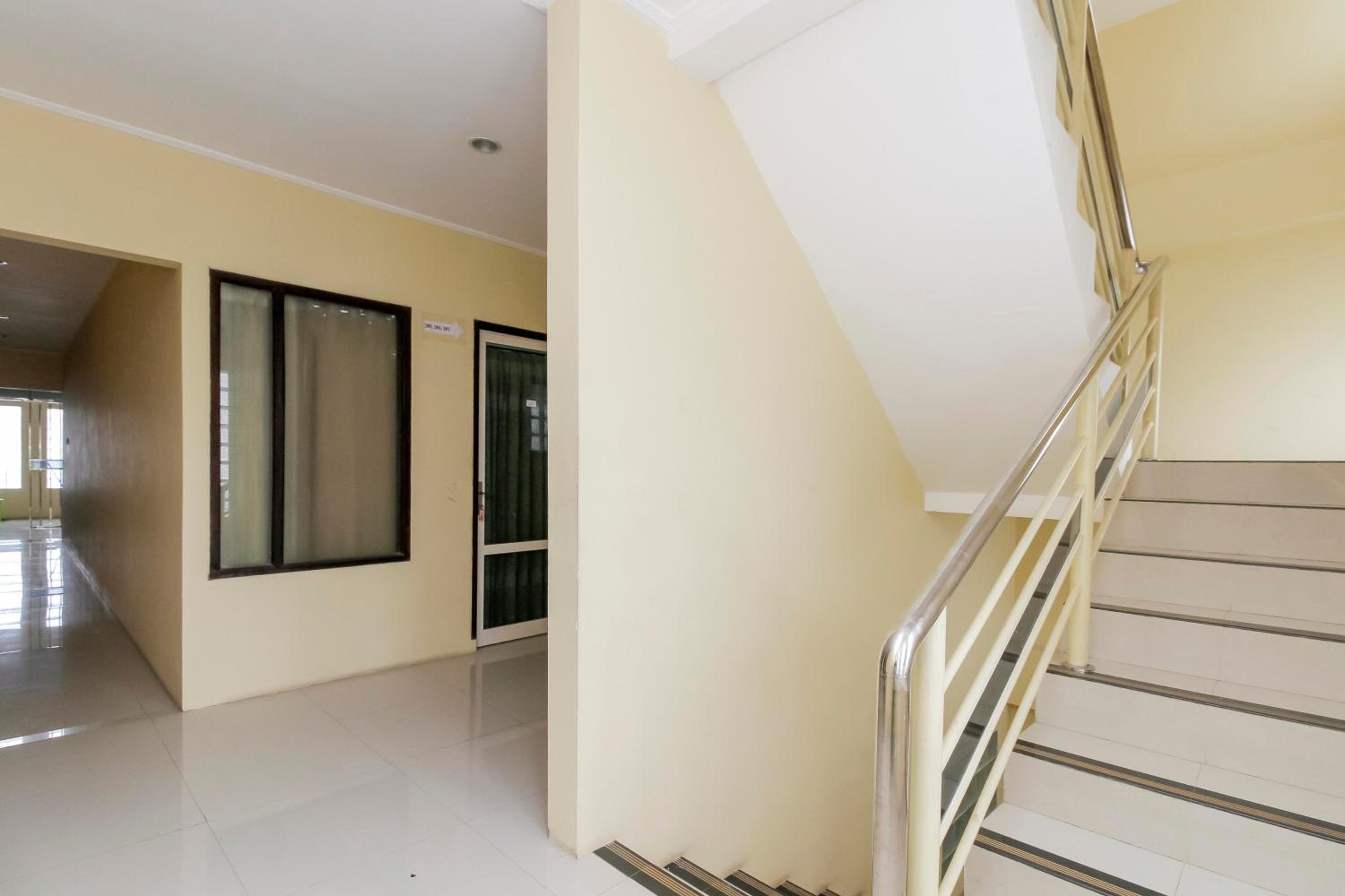 RedDoorz near Taman Samarendah Samarinda view 5