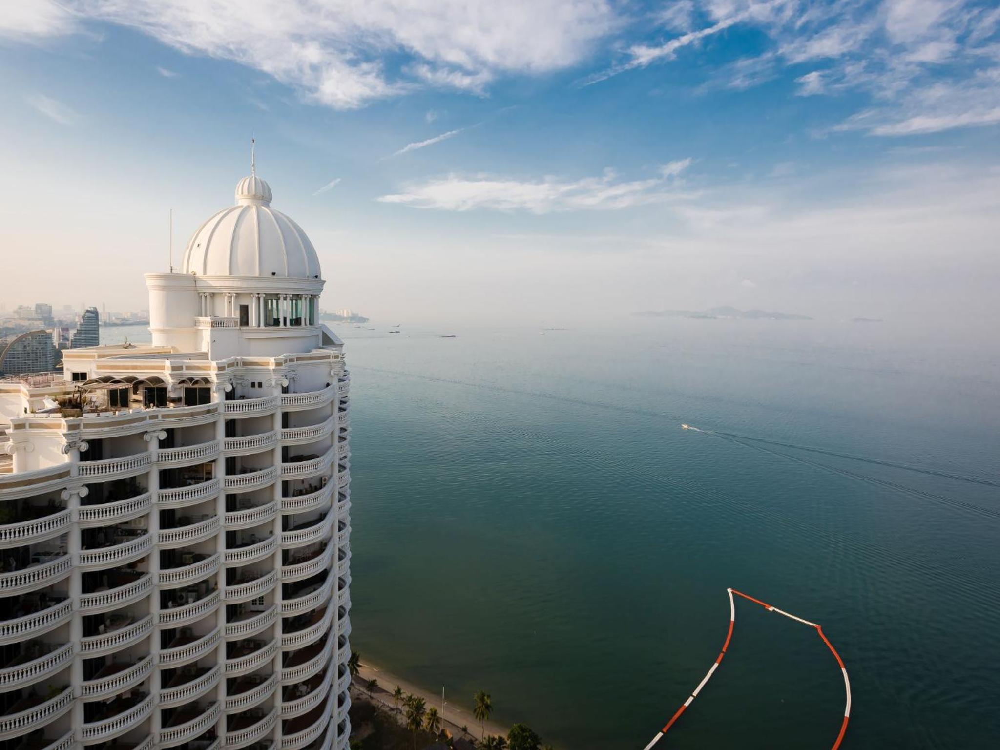 Wongamat Tower Apartments view 2