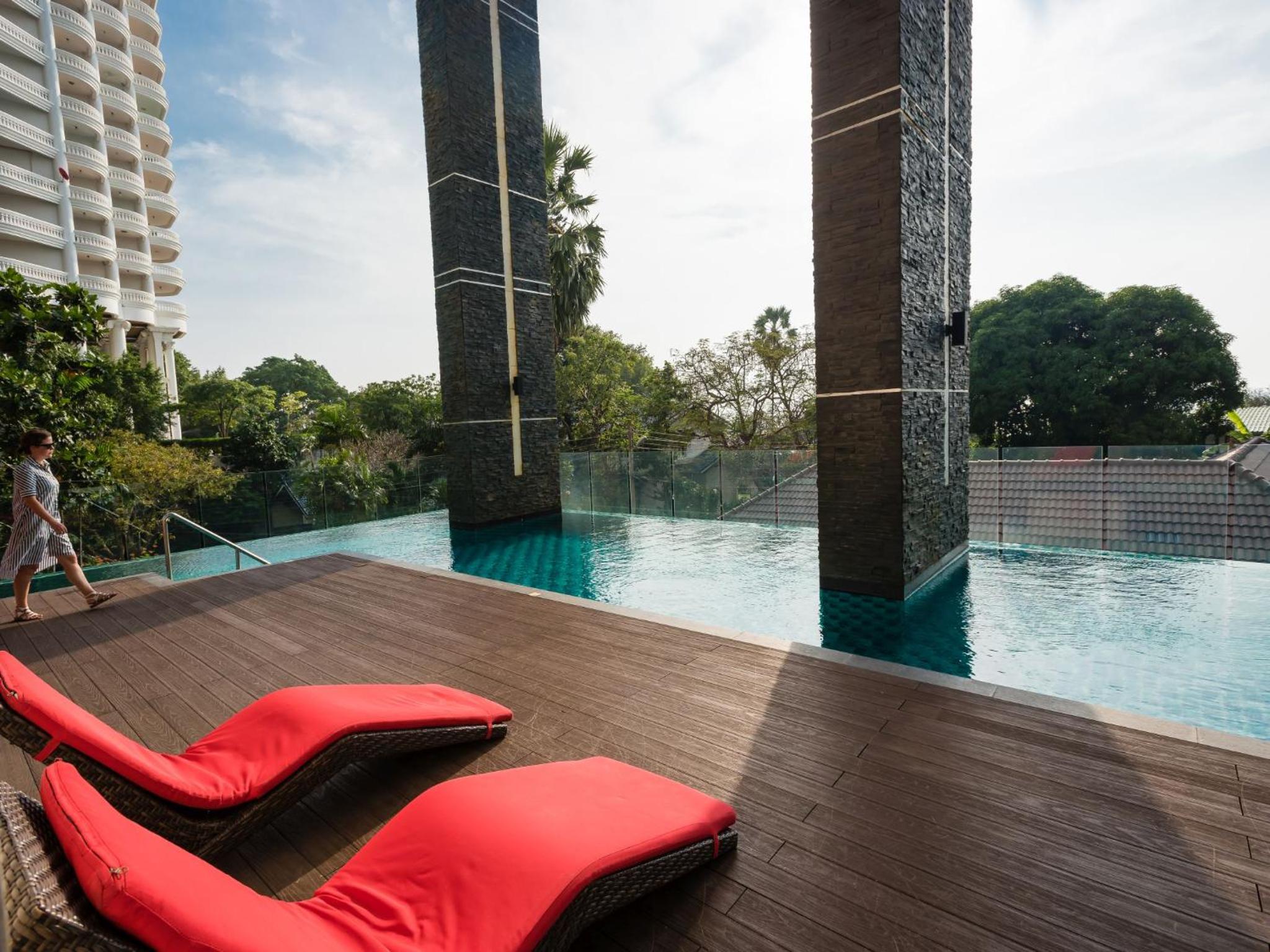 Wongamat Tower Apartments view 3