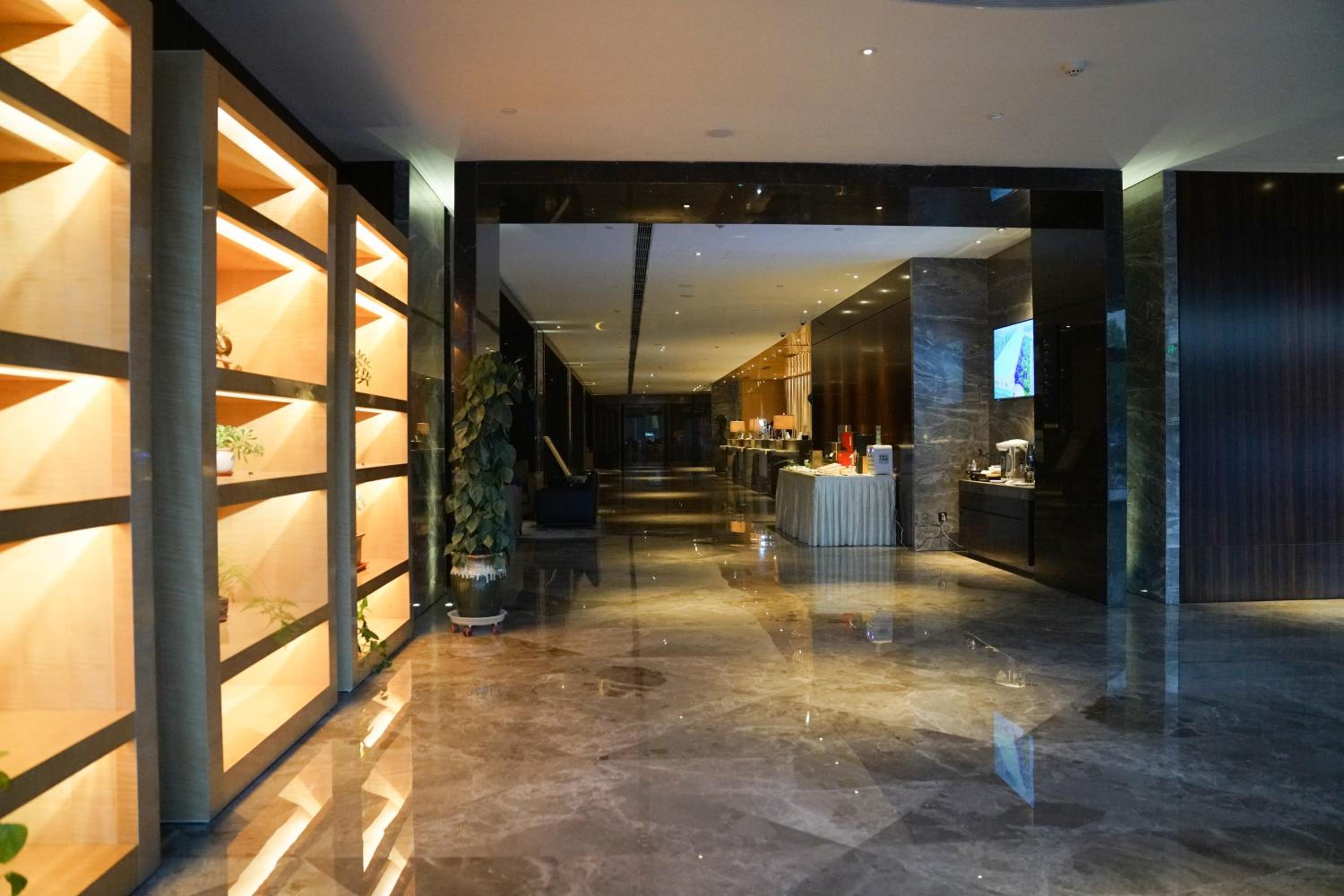 Yantai Meiya International ApartHotel (Previous Ramada Plaza)