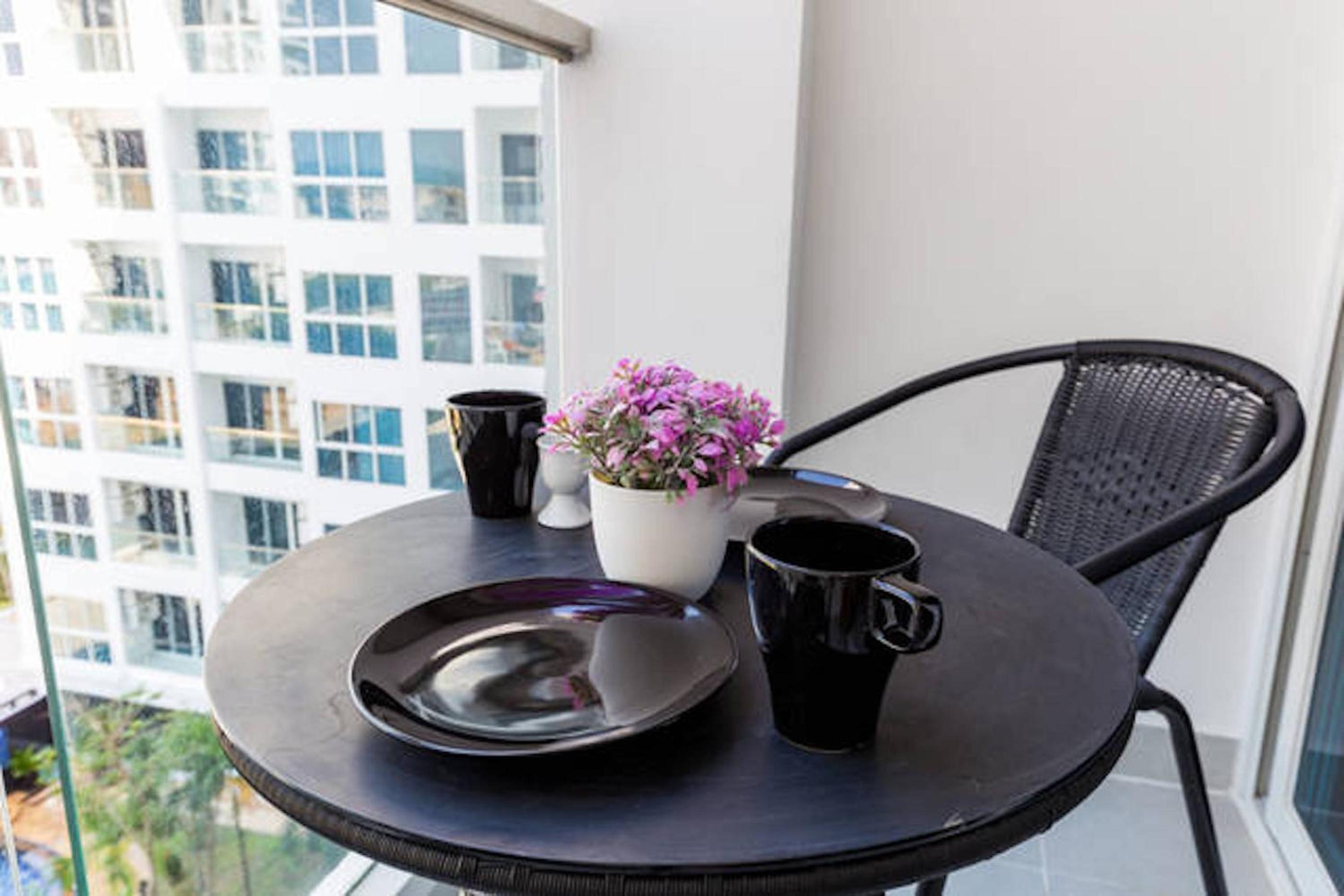 Nam Talay Jomtien Beach - Rooftop Ocean View - Close to Beach, Pool & Gym