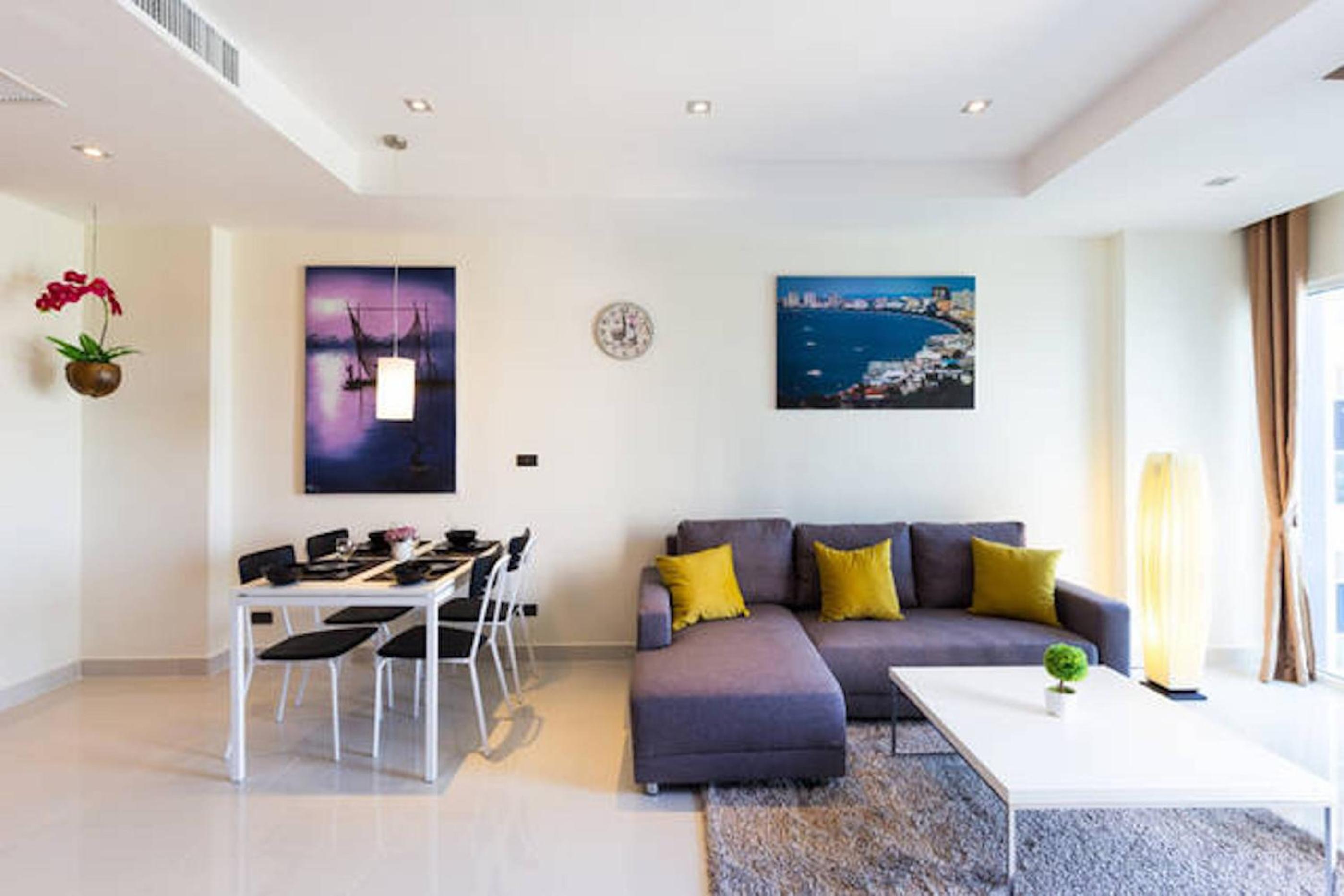 Nam Talay Jomtien Beach - Rooftop Ocean View - Close to Beach, Pool & Gym