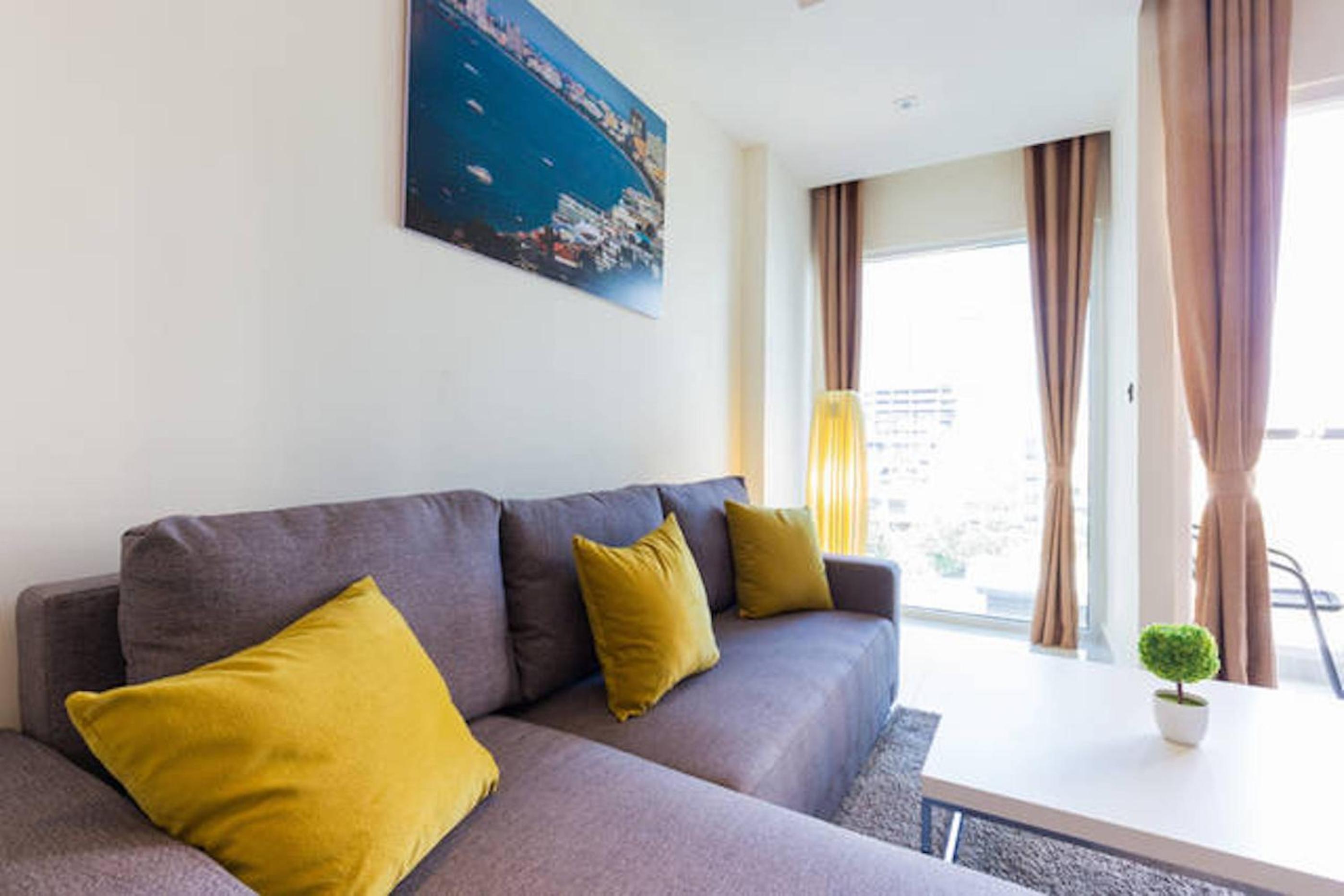 Nam Talay Jomtien Beach - Rooftop Ocean View - Close to Beach, Pool & Gym