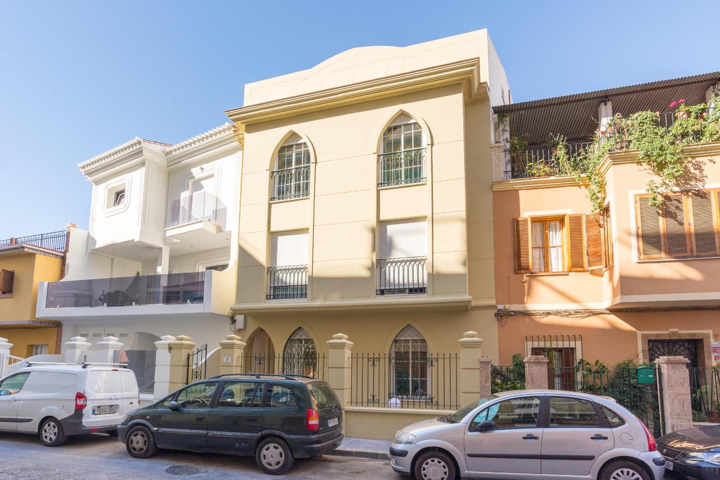 GR0-Quiet apartment, Private backyard, Walk to Old Town