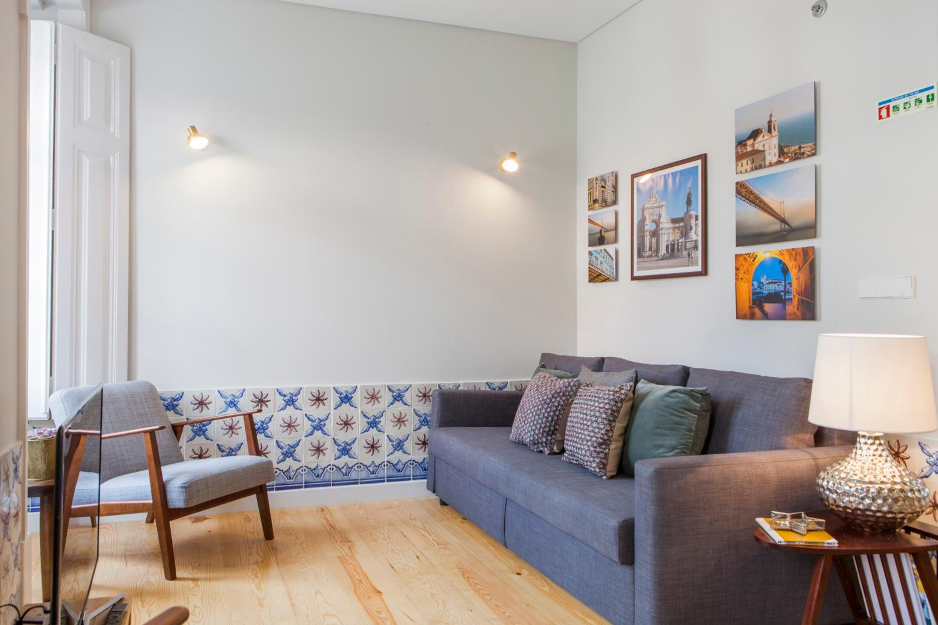Alfama St George Castle District Fabulous 3 Bedrooms 2 Bathrooms AC Balcony 1st floor Apartment 19th Century Building view 3