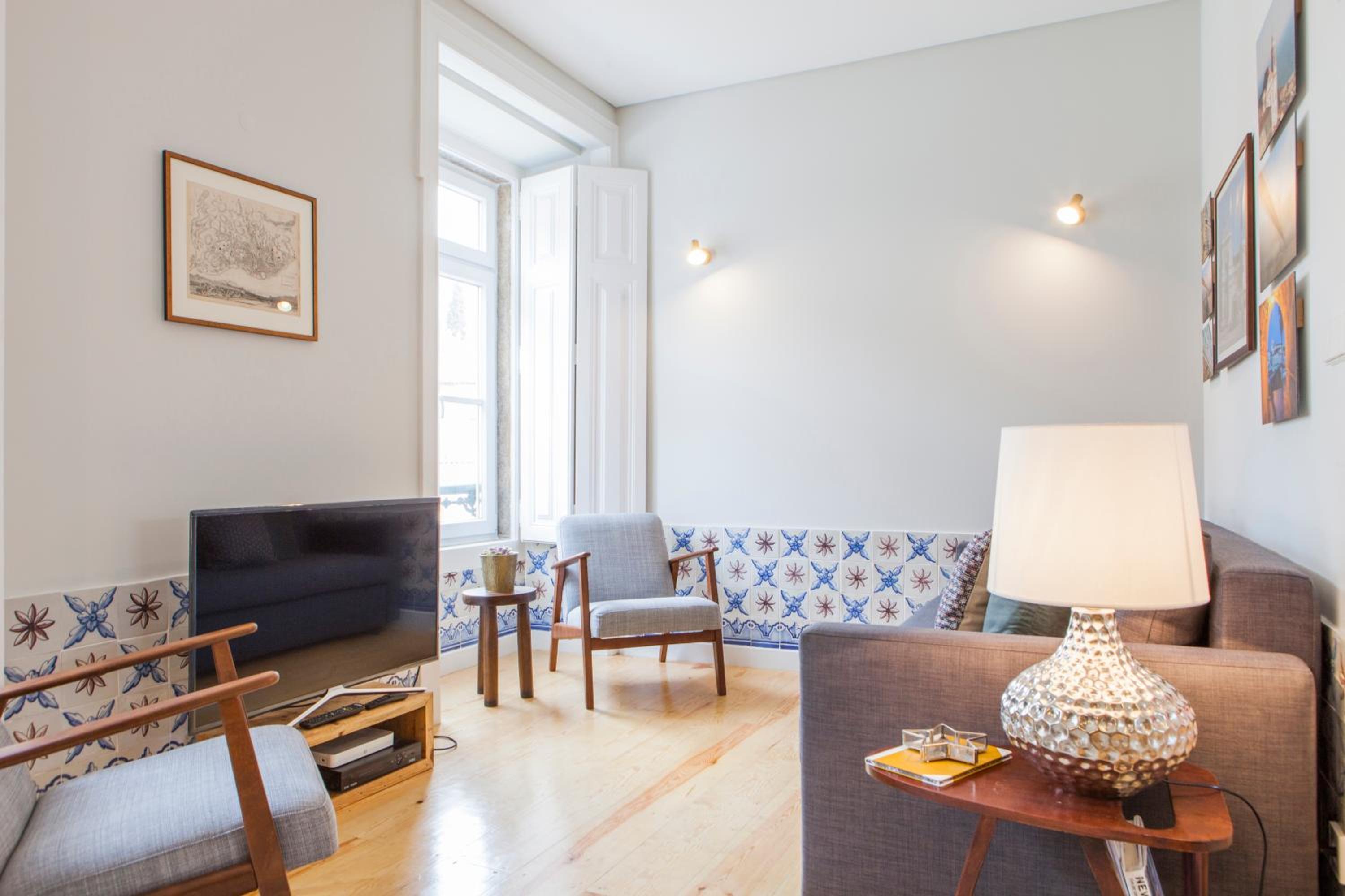 Alfama St George Castle District Fabulous 3 Bedrooms 2 Bathrooms AC Balcony 1st floor Apartment 19th Century Building view 2