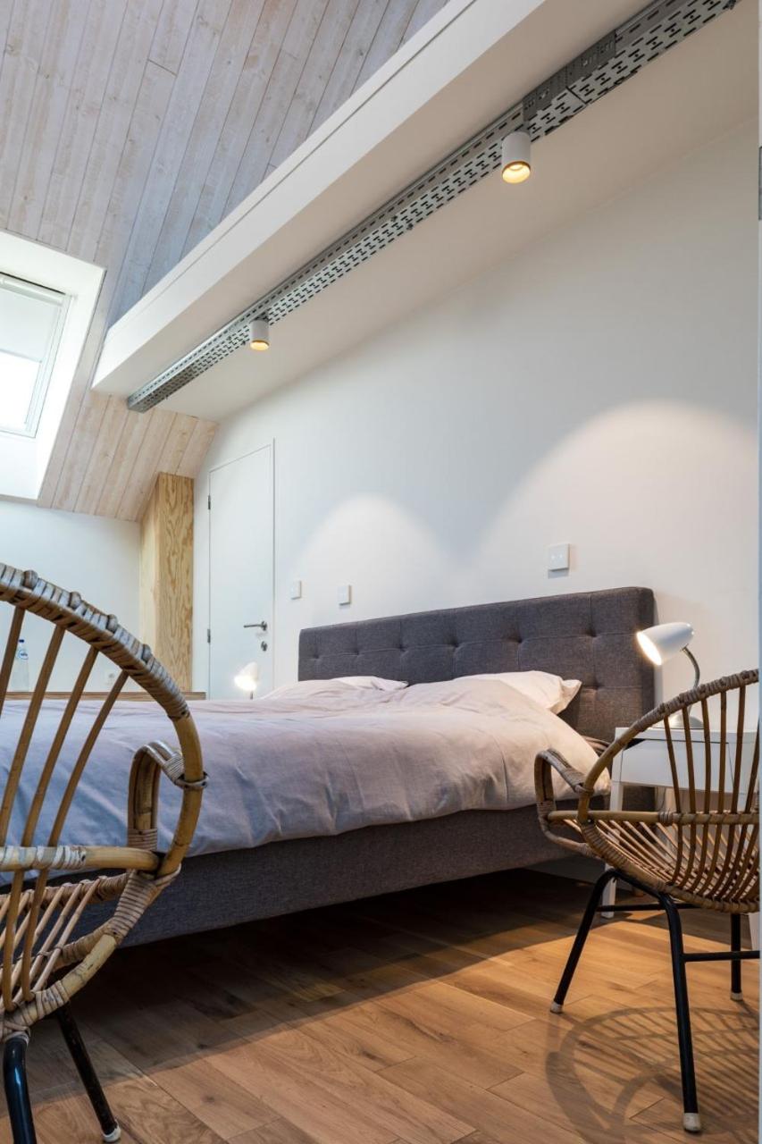 b room