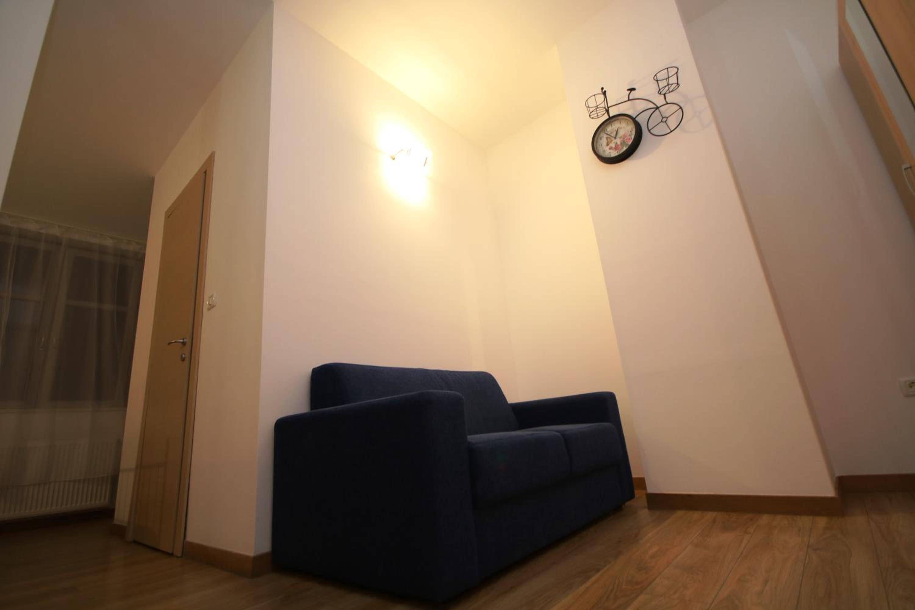Photo 33