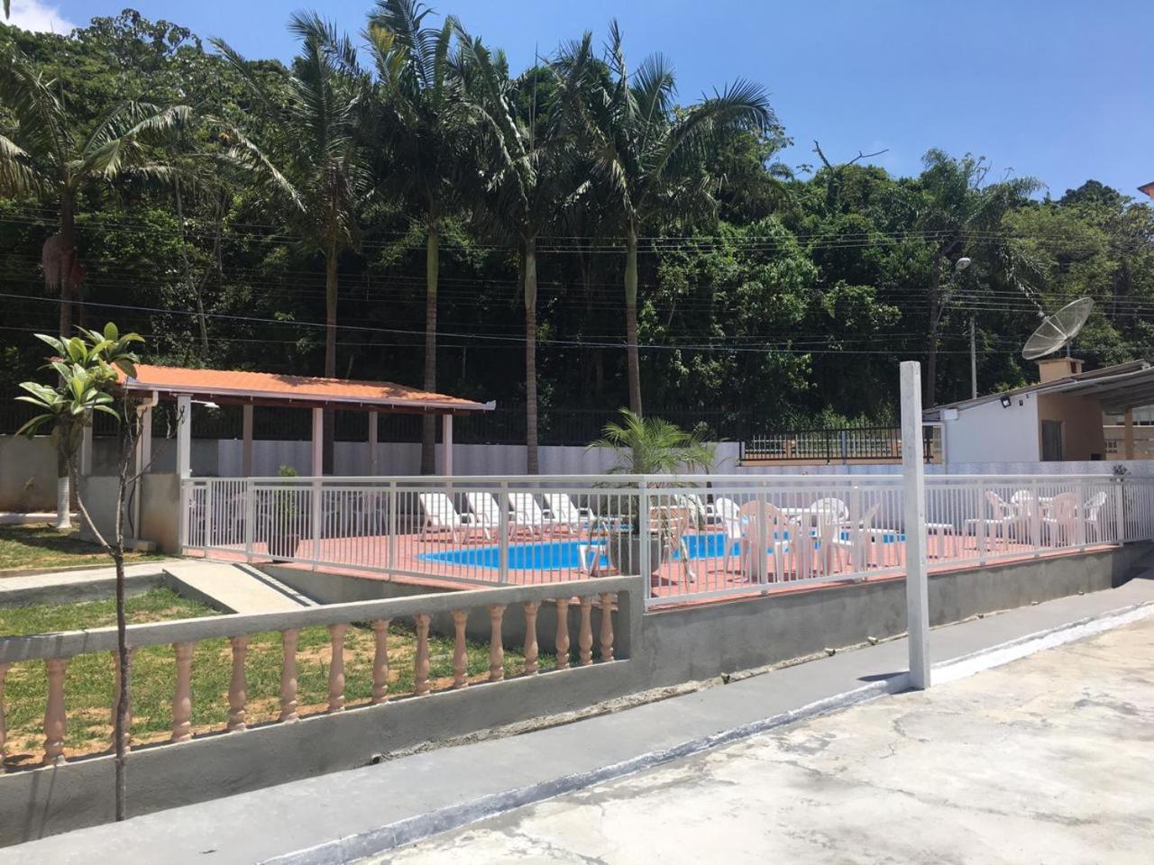 KIT 5 - Estúdio com churrasqueira piscina ar wifI vaga cozinha