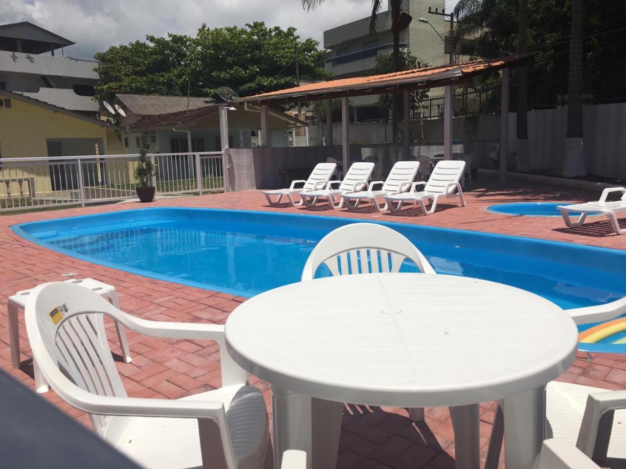 KIT 5 - Estúdio com churrasqueira piscina ar wifI vaga cozinha
