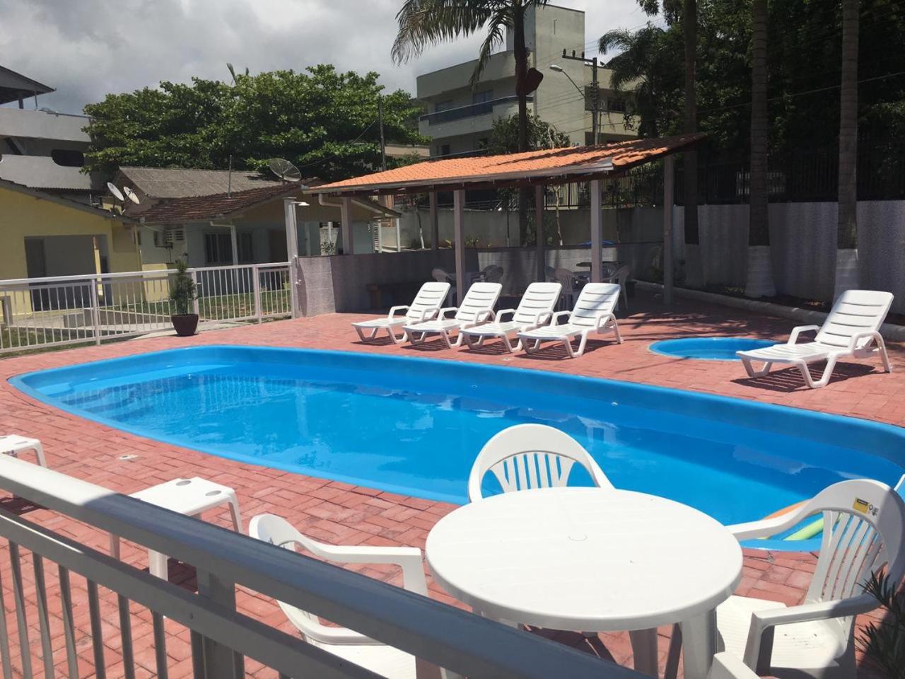 KIT 5 - Estúdio com churrasqueira piscina ar wifI vaga cozinha