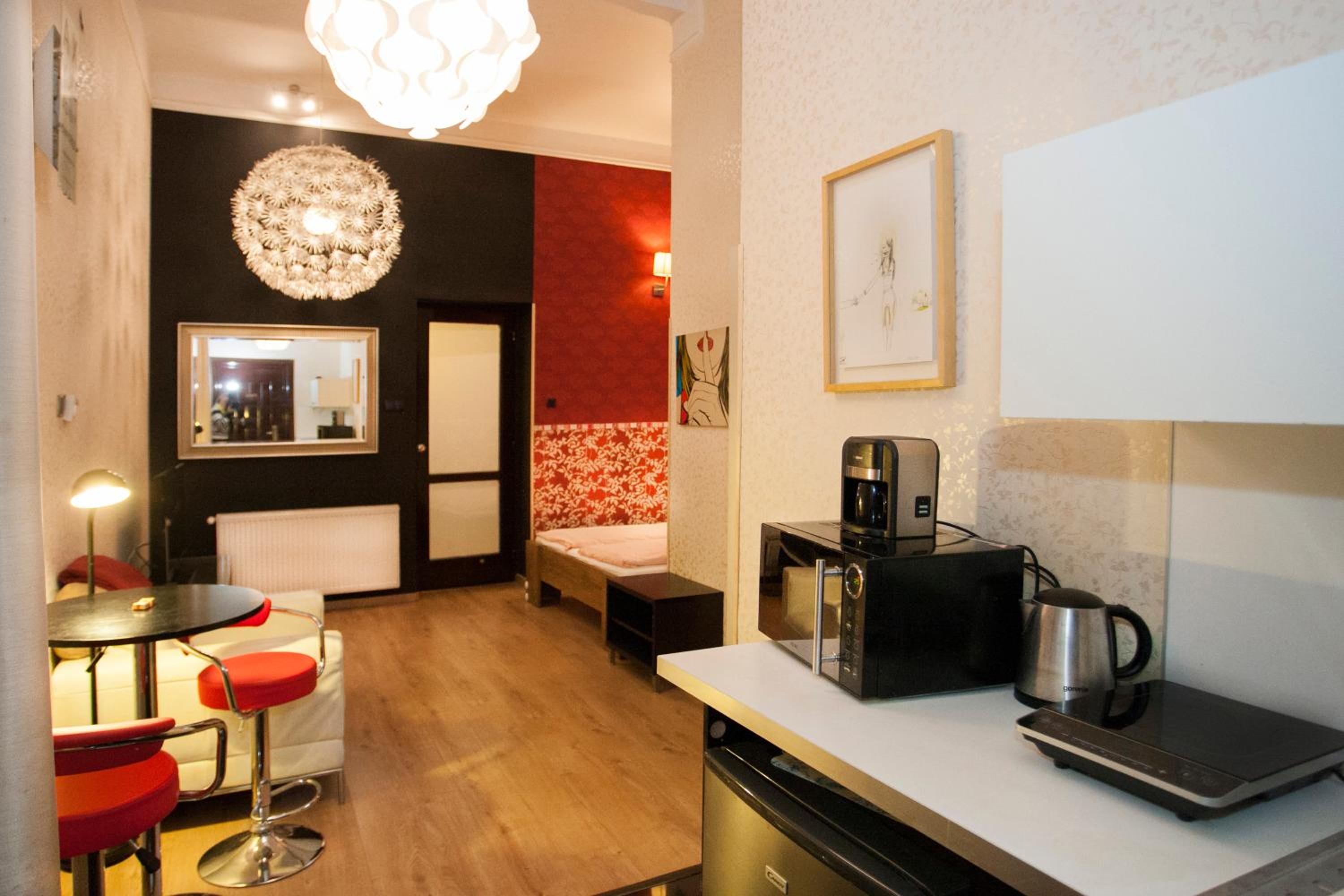 Inviting flat in the heart of town view 5