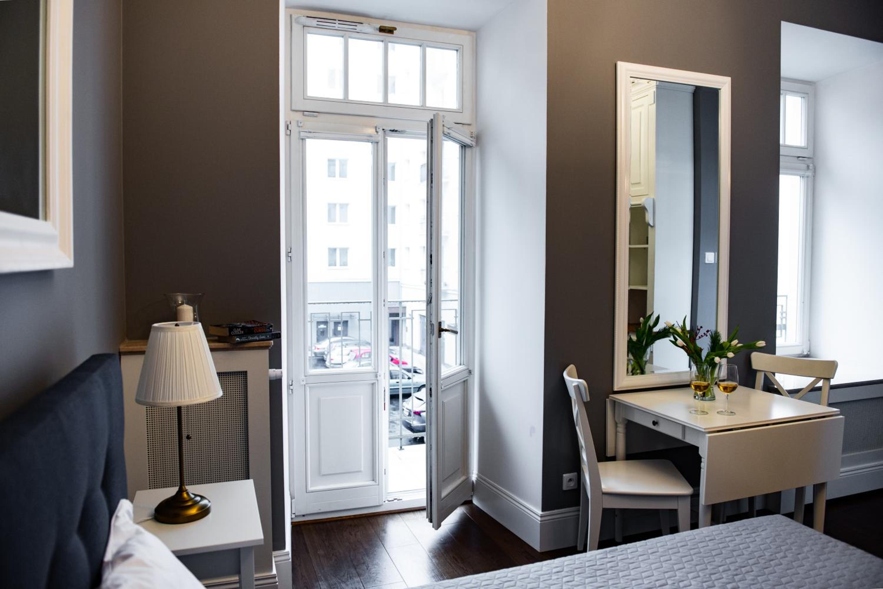 Apartment Hoża 50 with a balcony in close Center view 4