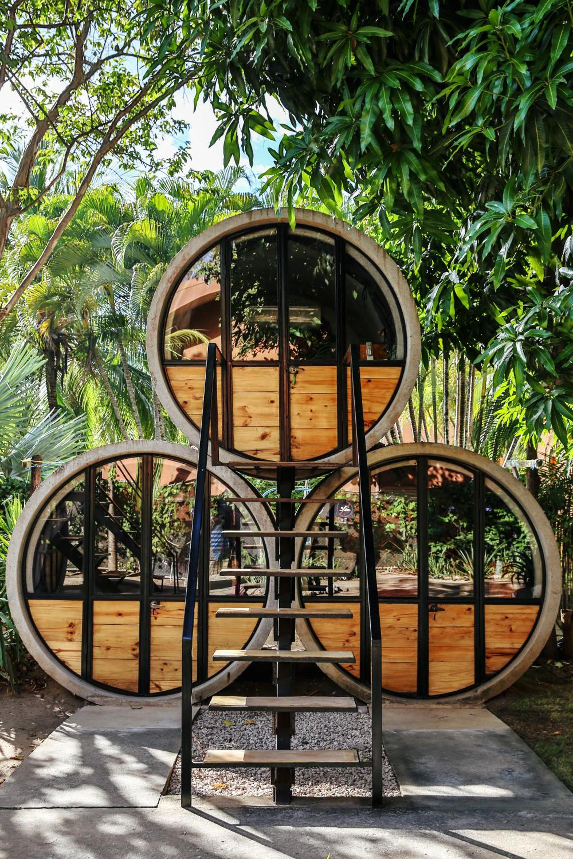 Hotel Pipe House Playa Grande - Image 1