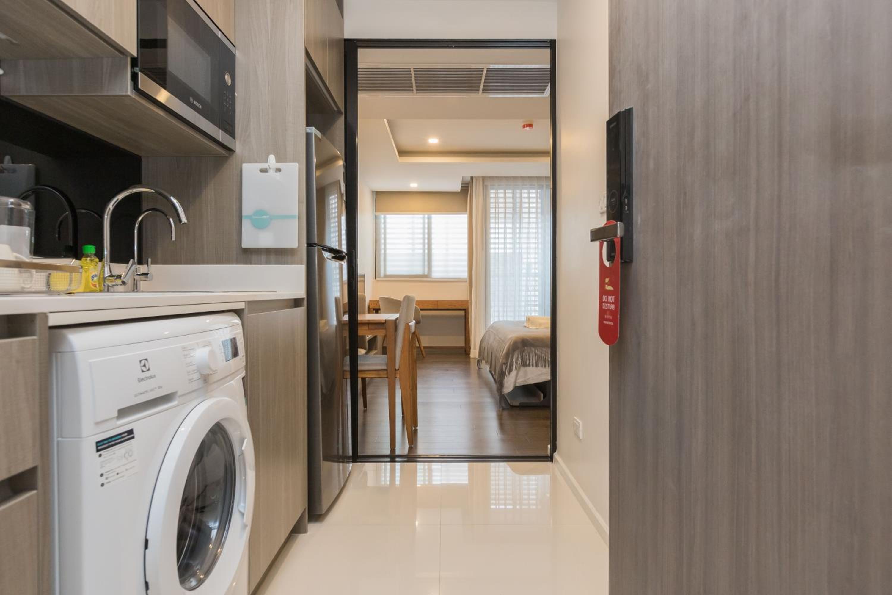 Sukhumvit Asok Modern Suite