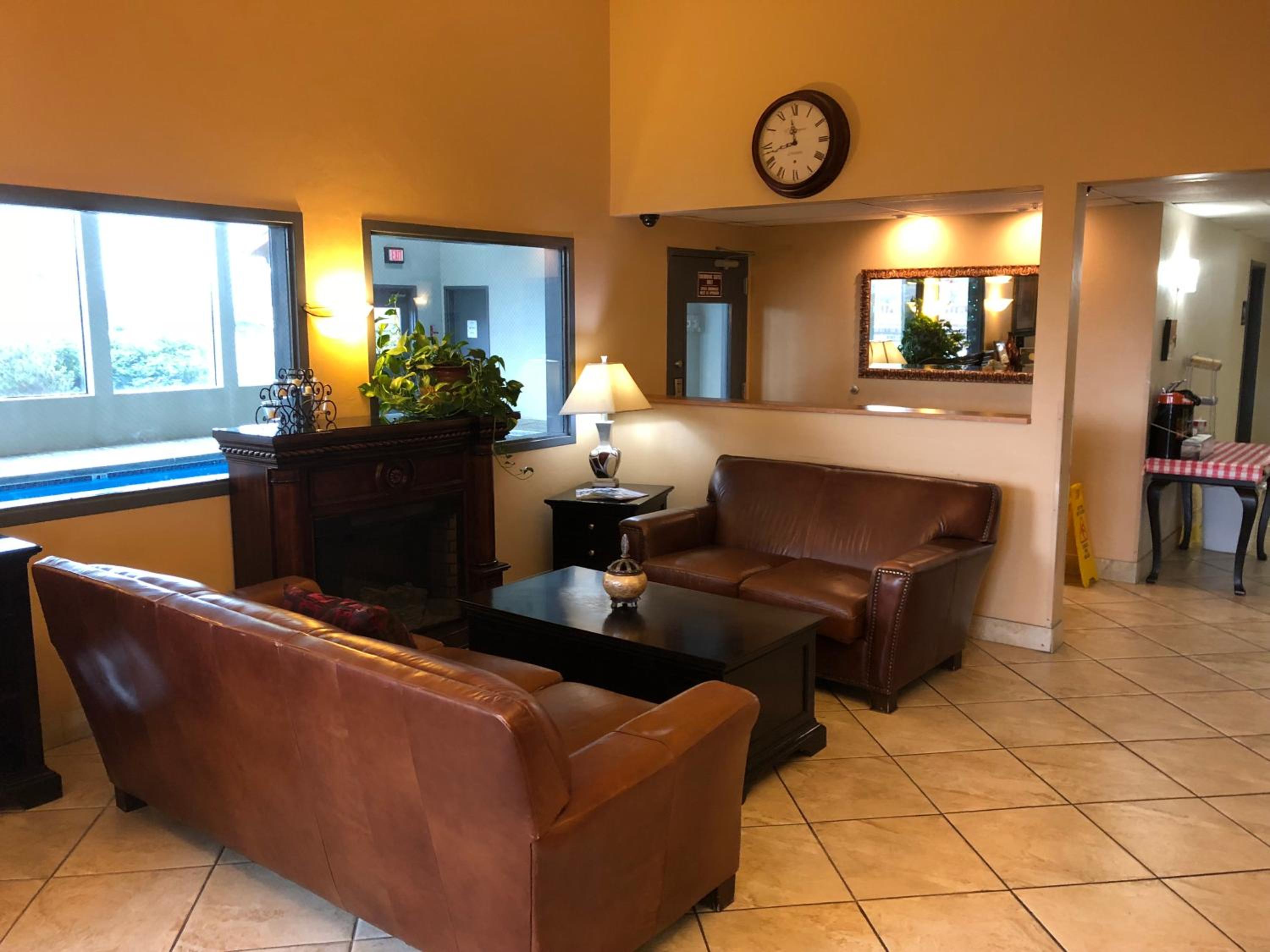 Super 8 by Wyndham Kennewick view 5