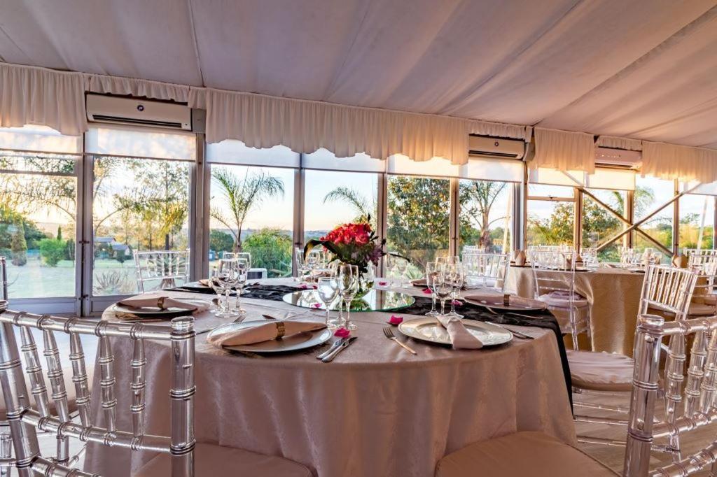 Hotel Hoyohoyo Chartwell Lodge - Image 1