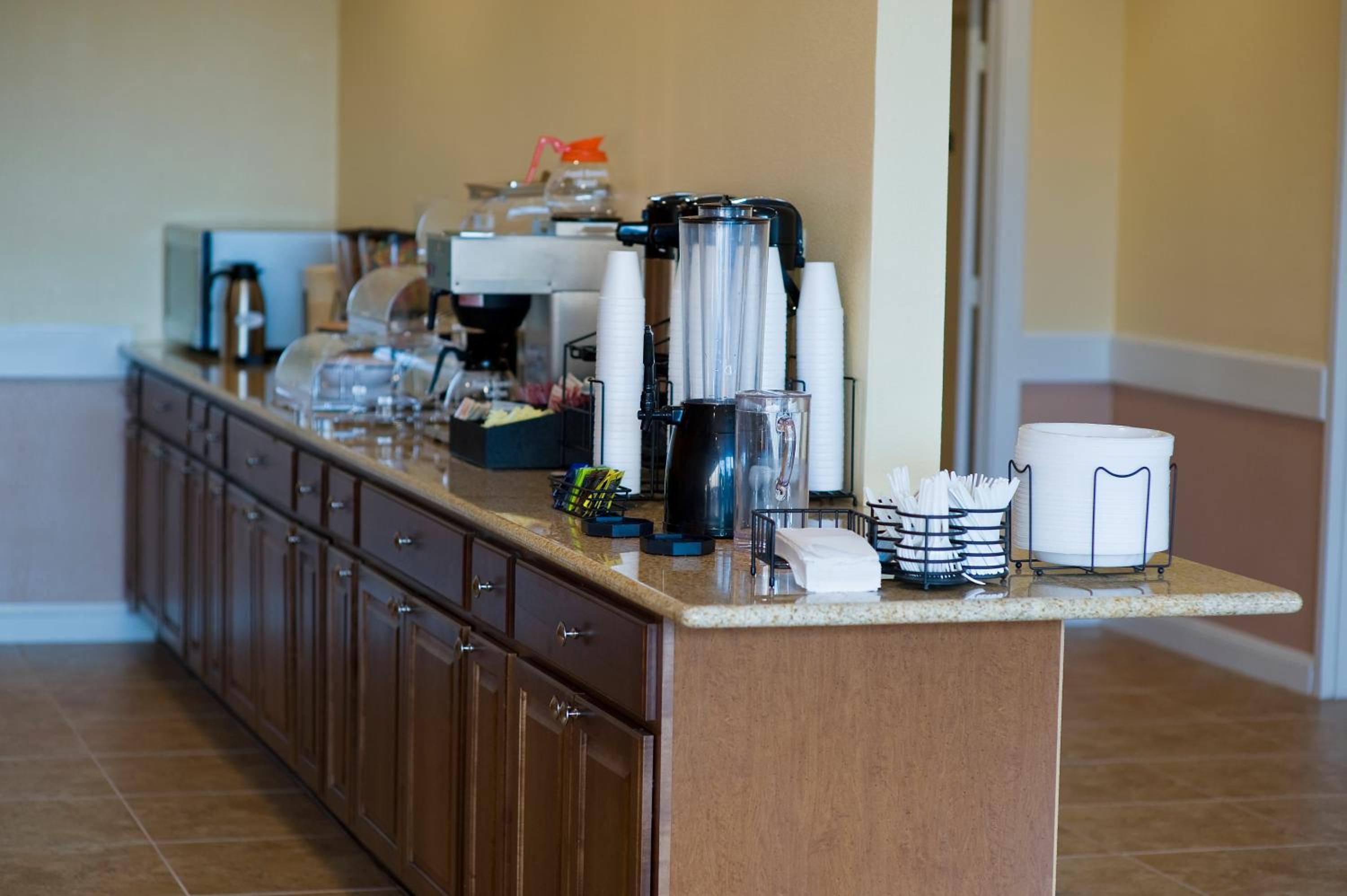 Palestine Vacations - Express Inn  Suites - Property Image 3