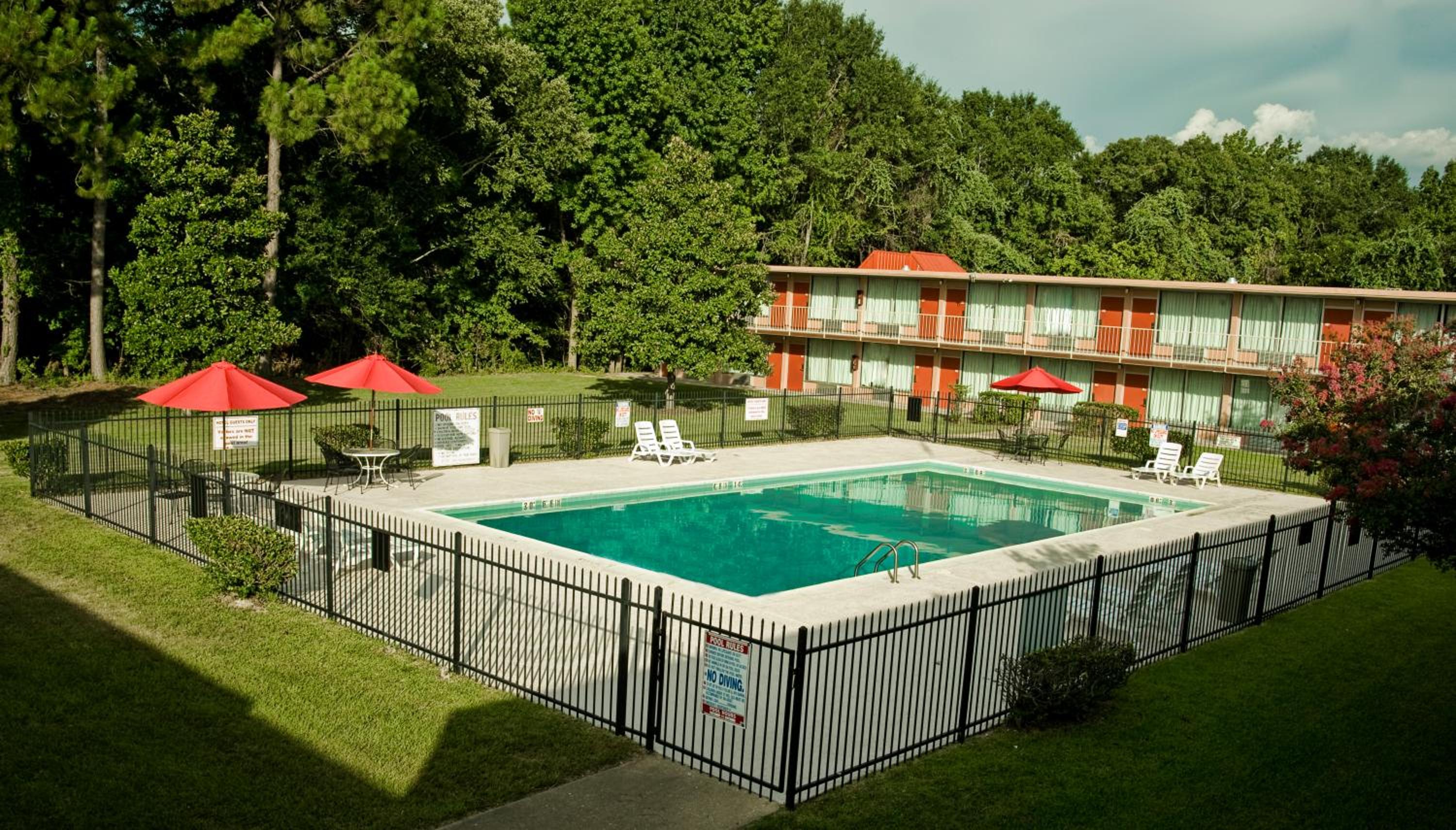 Palestine Vacations - Express Inn  Suites - Property Image 2