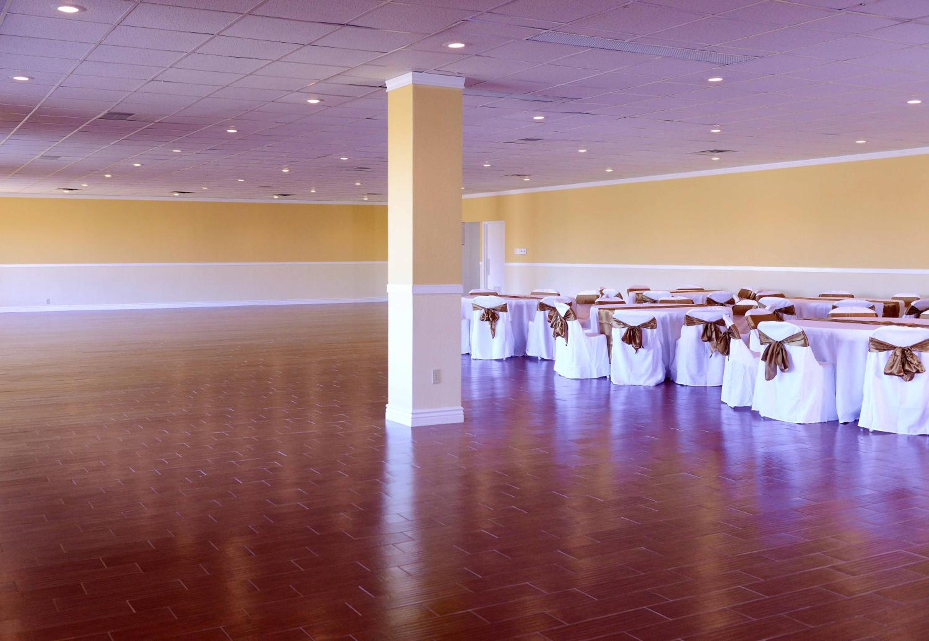 Palestine Vacations - Express Inn  Suites - Property Image 9
