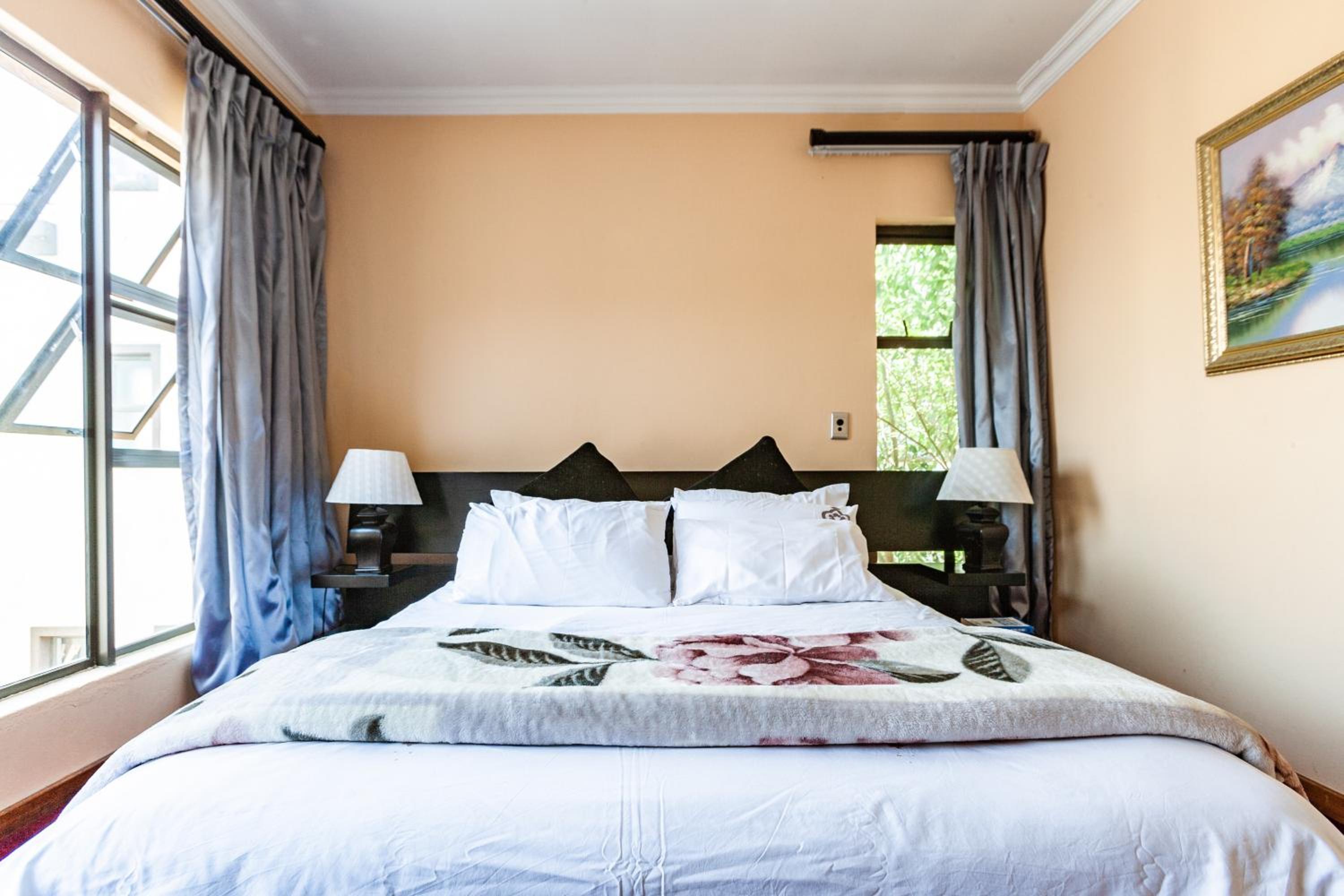Alimama Spaces: Manson Mansion view 4