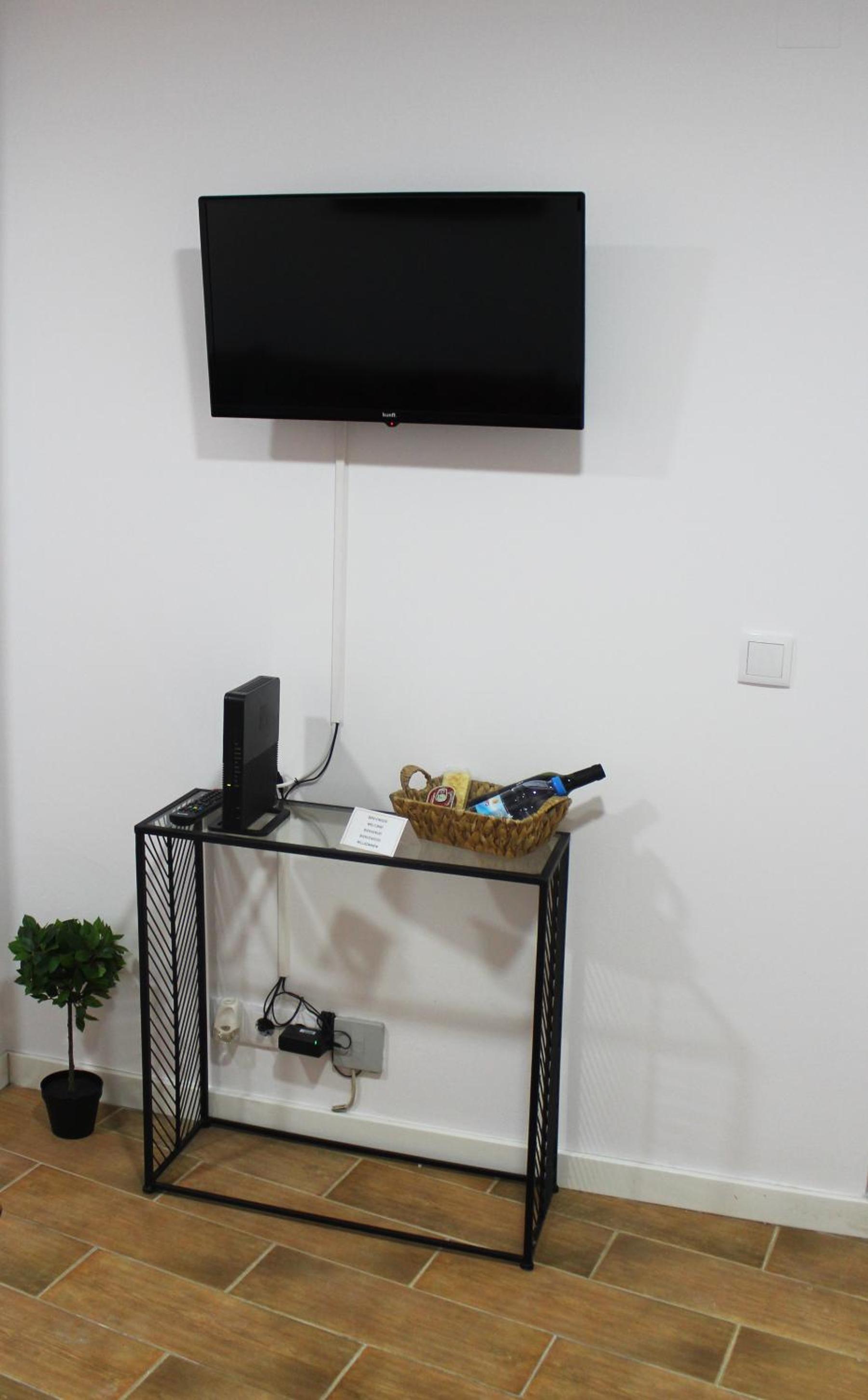 * 5 Star Apartment in Historic District * walk 2 Alfama! view 5