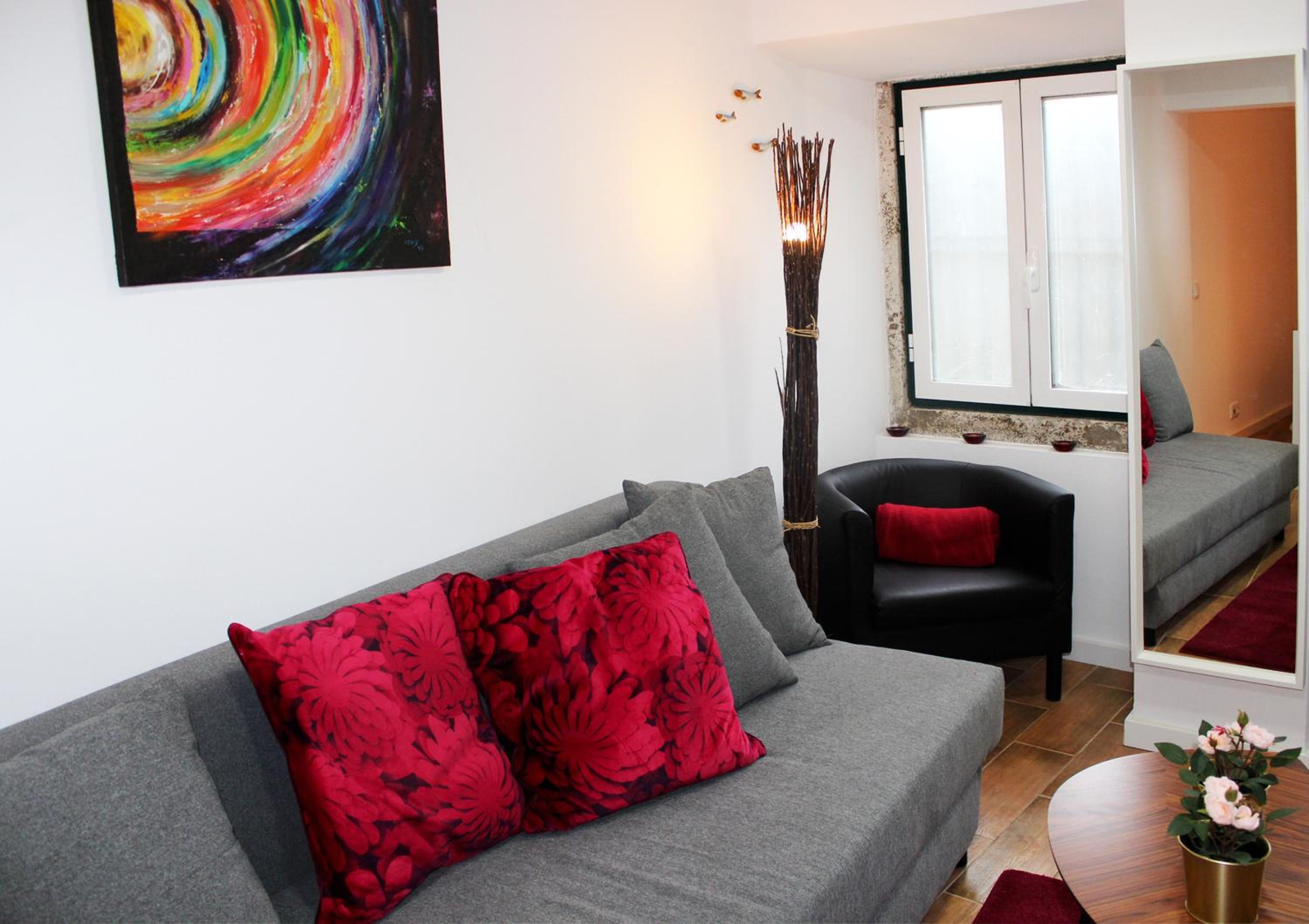* 5 Star Apartment in Historic District * walk 2 Alfama! view 3