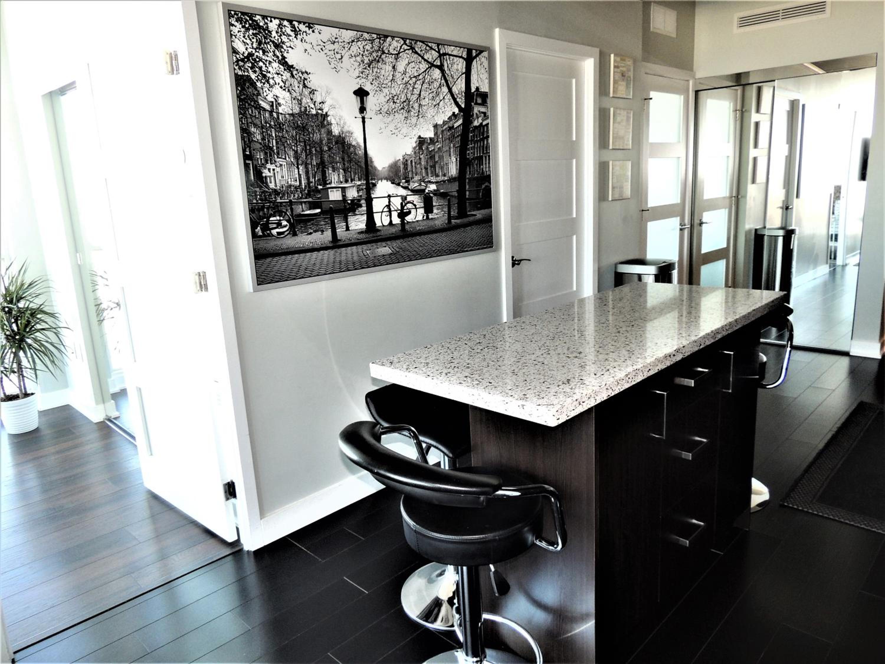 TVHR - Luxury Condos in Heart of Downtown with Breakfast