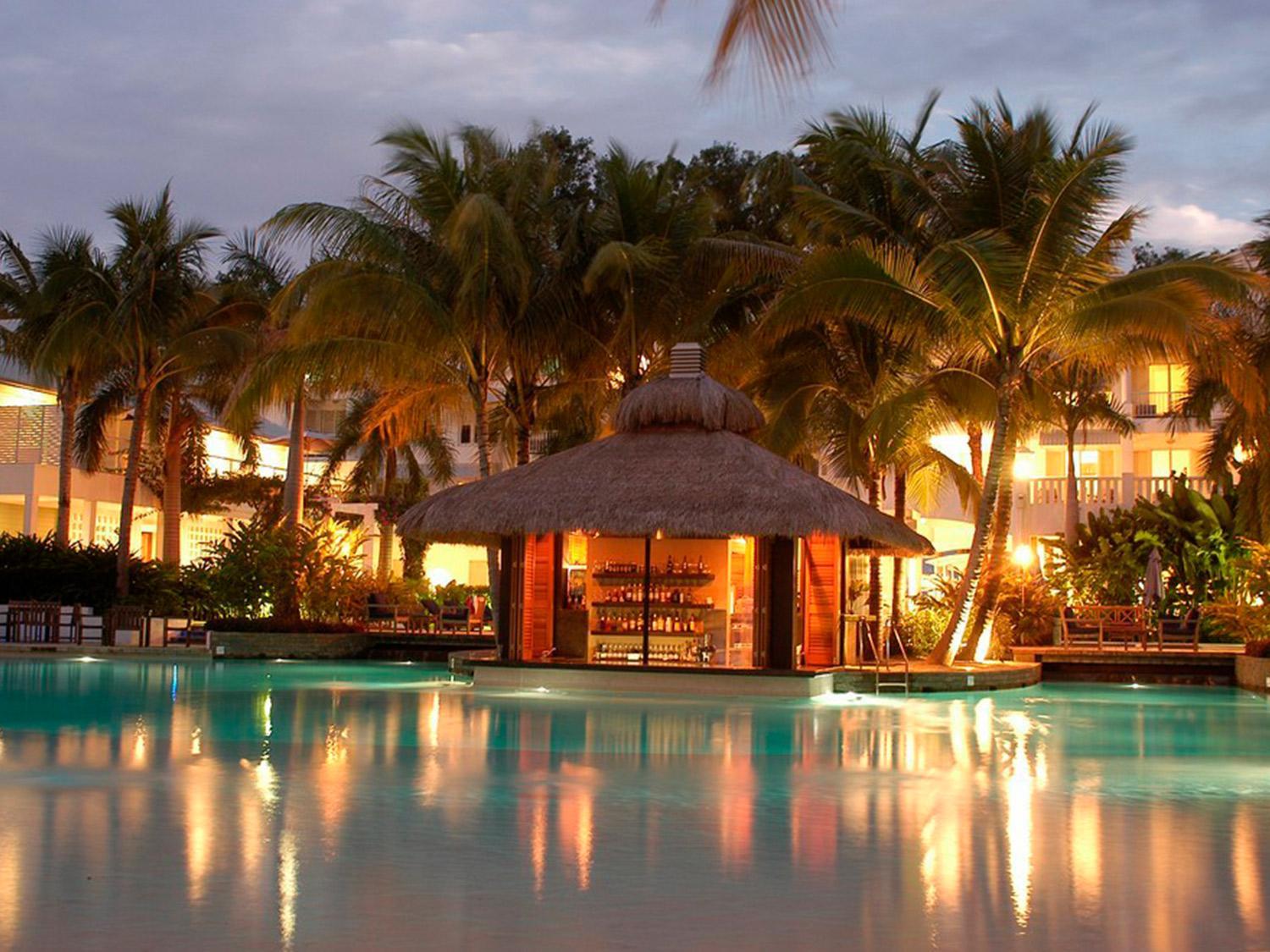 Palm Cove Paradise - Couples spa beach getaway view 5