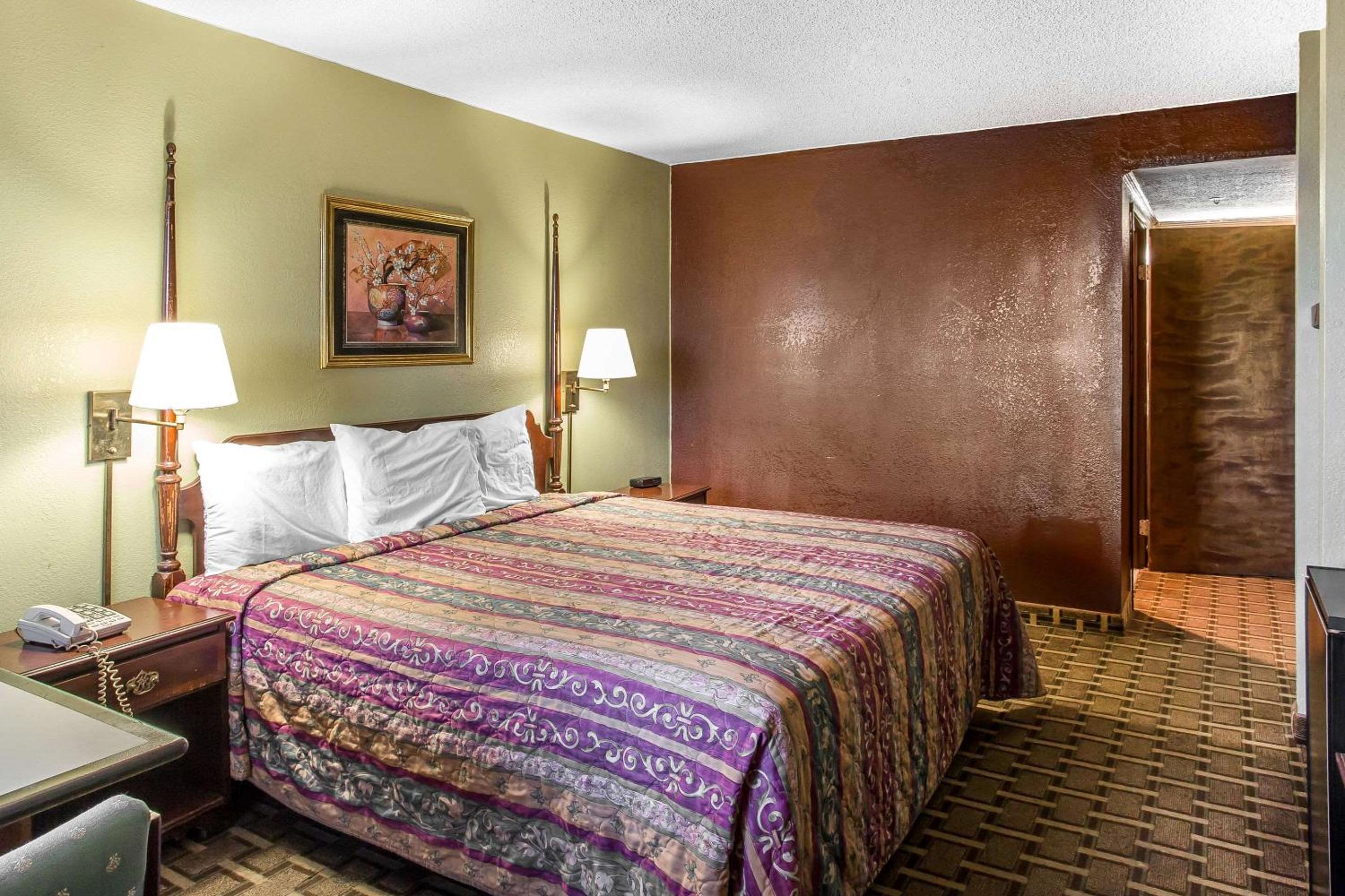 Smyrna Vacations - Rodeway Inn  Suites - Property Image 12
