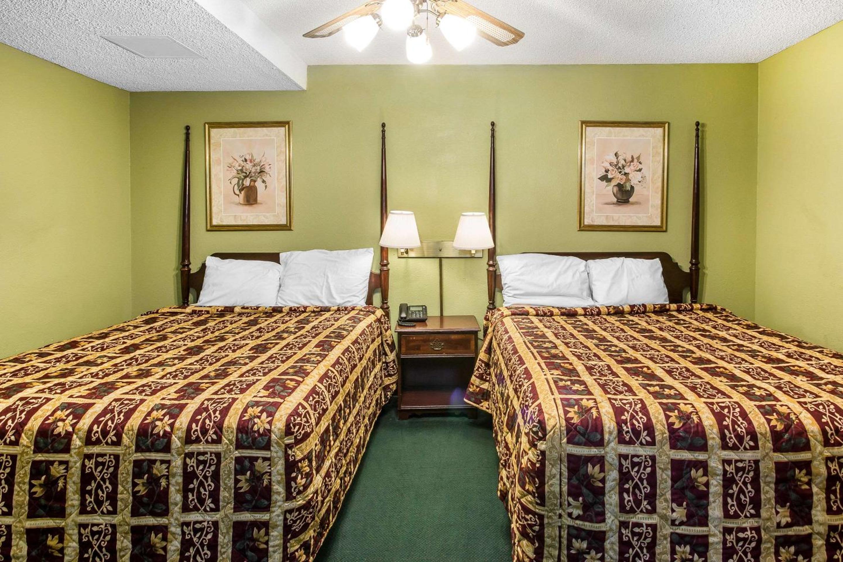 Smyrna Vacations - Rodeway Inn  Suites - Property Image 7