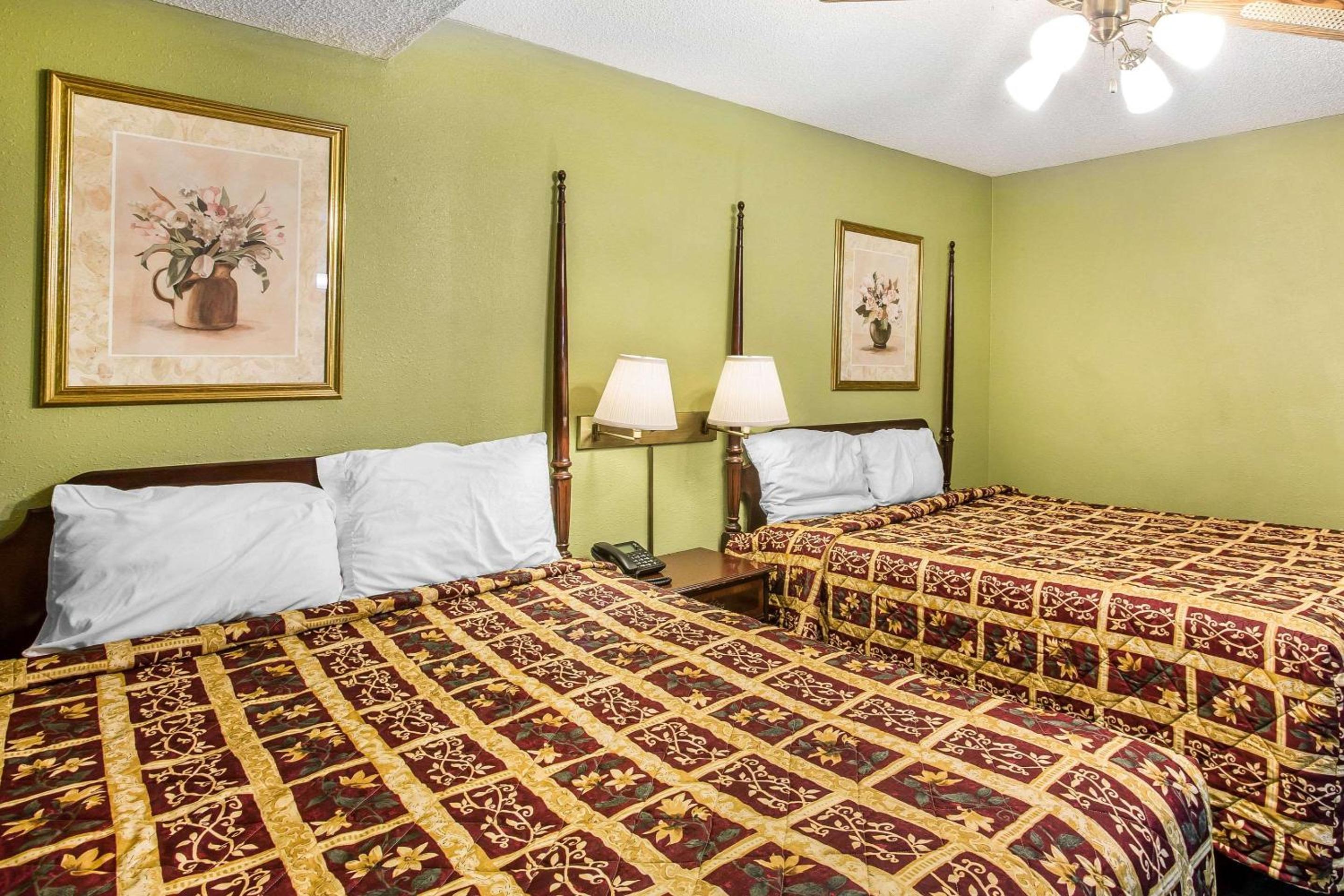 Smyrna Vacations - Rodeway Inn  Suites - Property Image 6