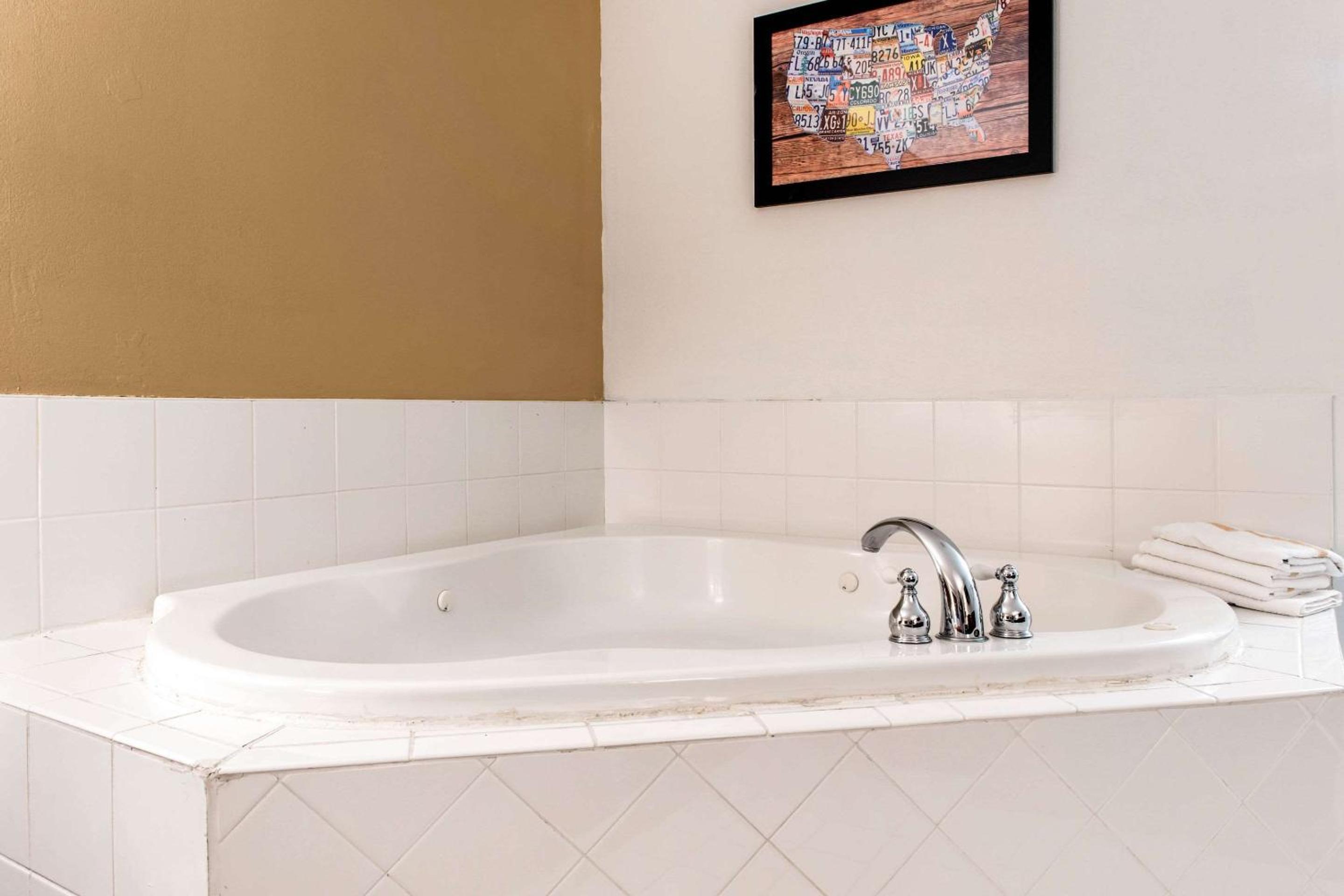 Econo Lodge Holland - Toledo