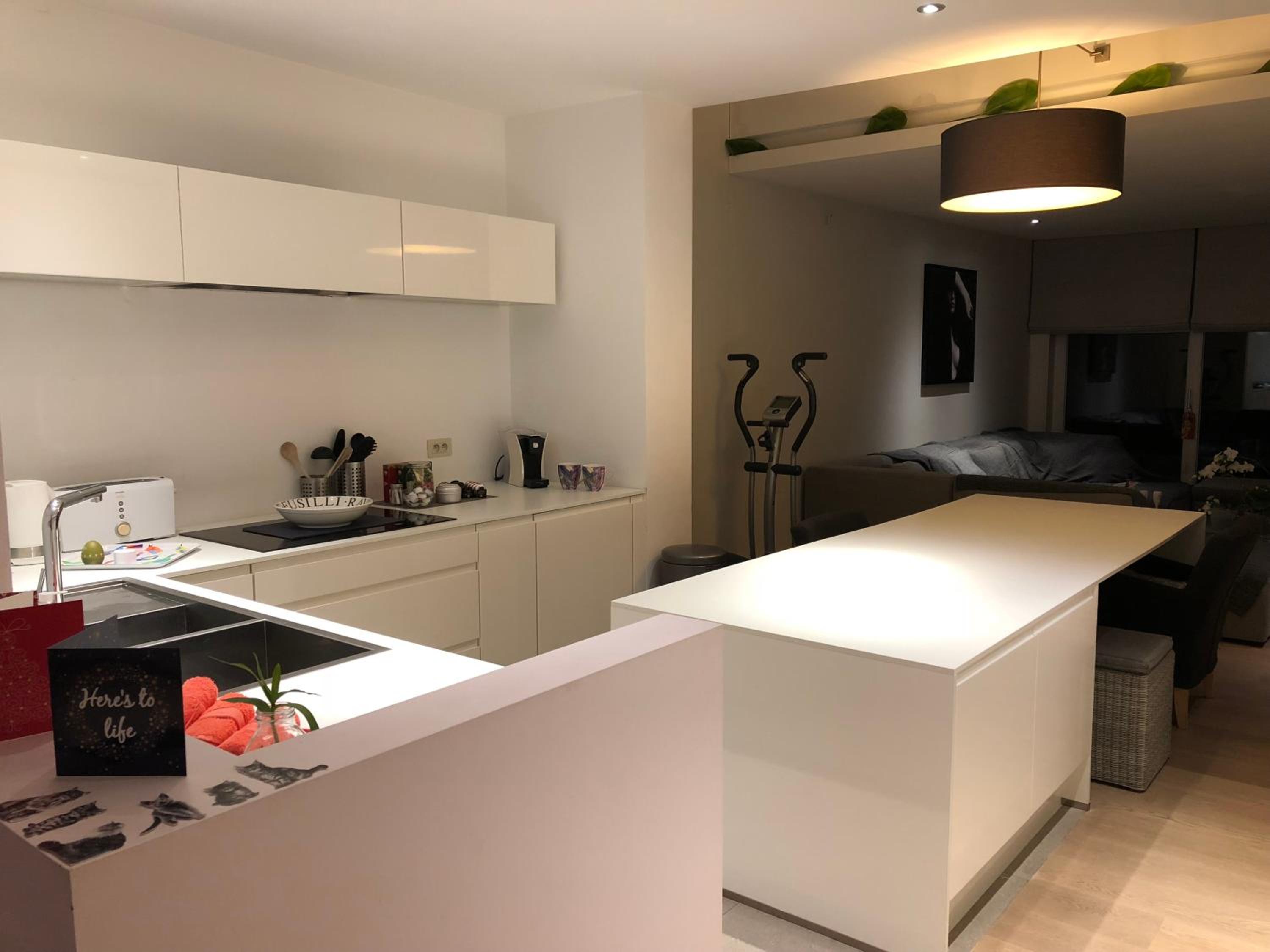Home Bruges Cosy Comfort Modern Couple Privacy walking distance City center Kitchen Terrace Garden view 4