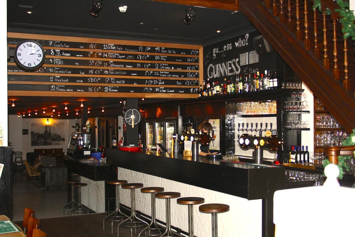 bar