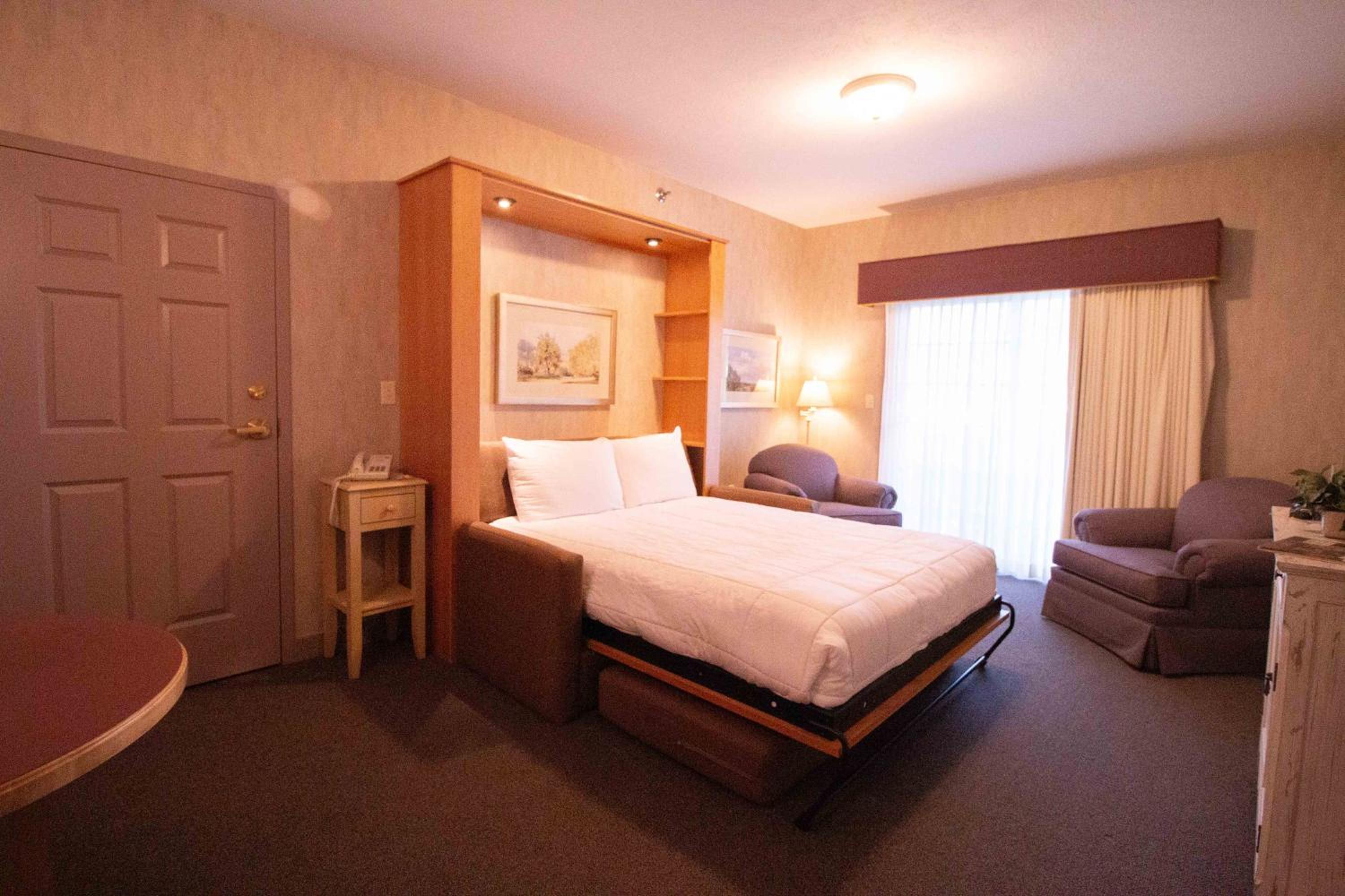 Essenhaus Inn & Conf. Center