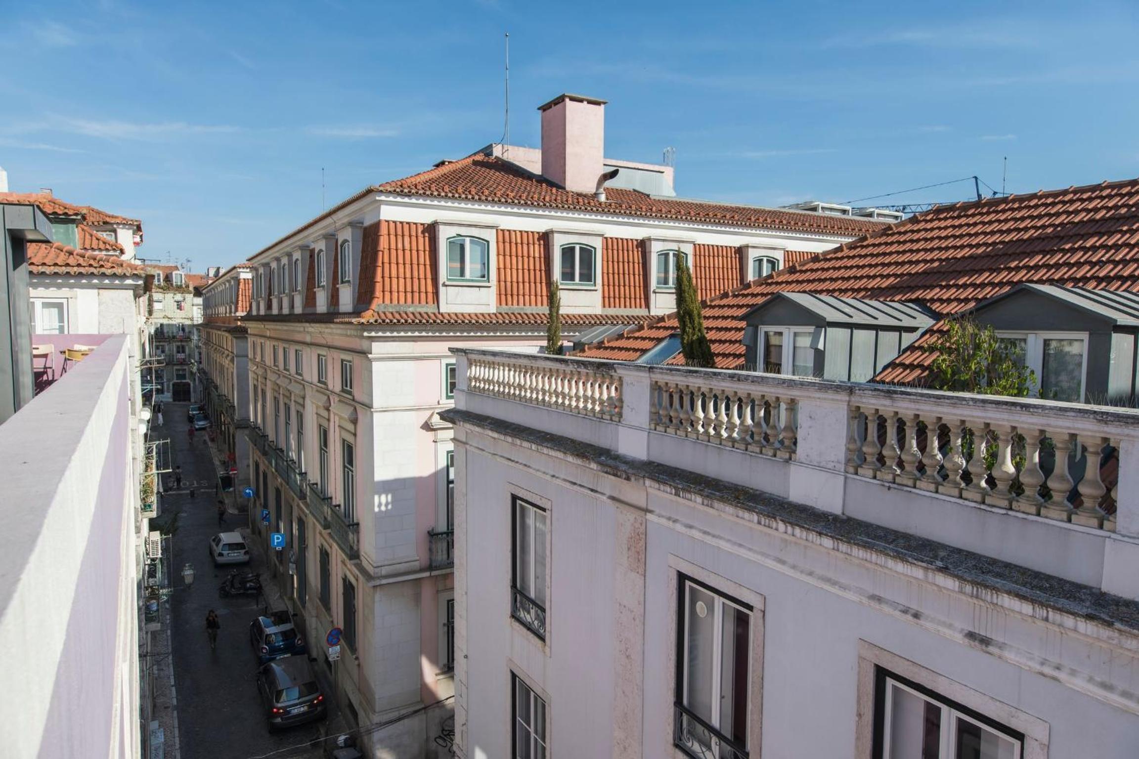 Bairro Alto Stunning Flat With Balcony by LovelyStay