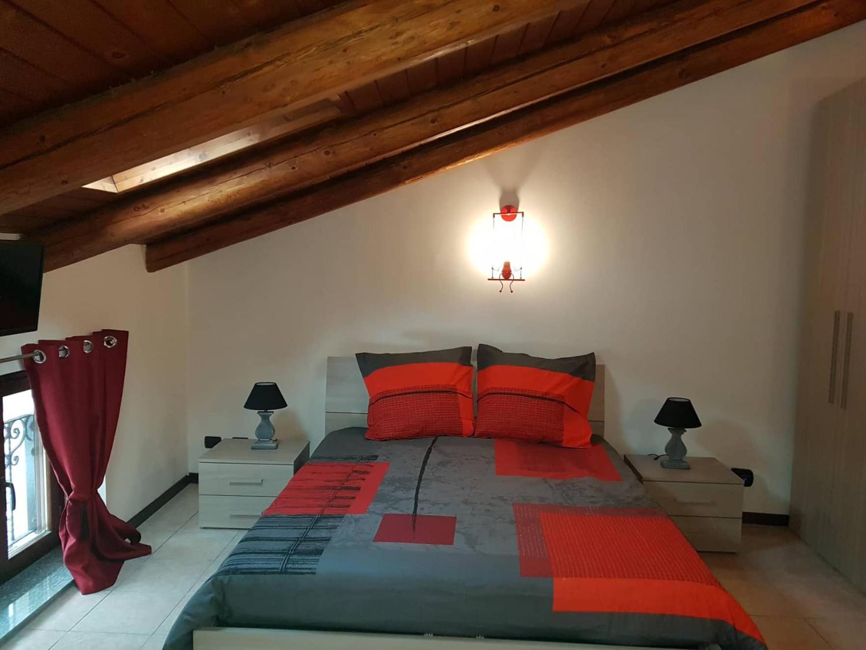 Rouge et Noir view 5