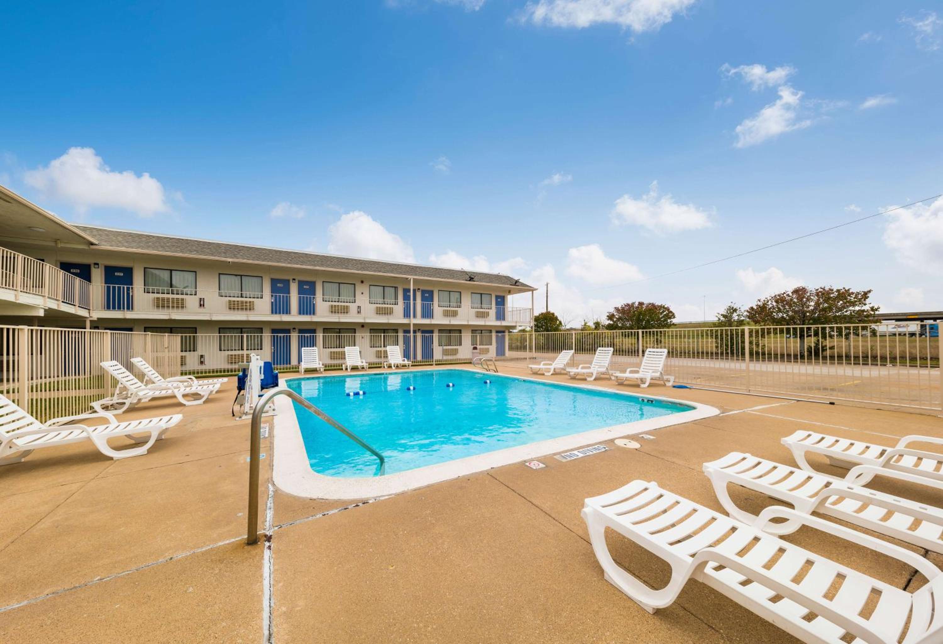 Motel 6-Greenville, TX
