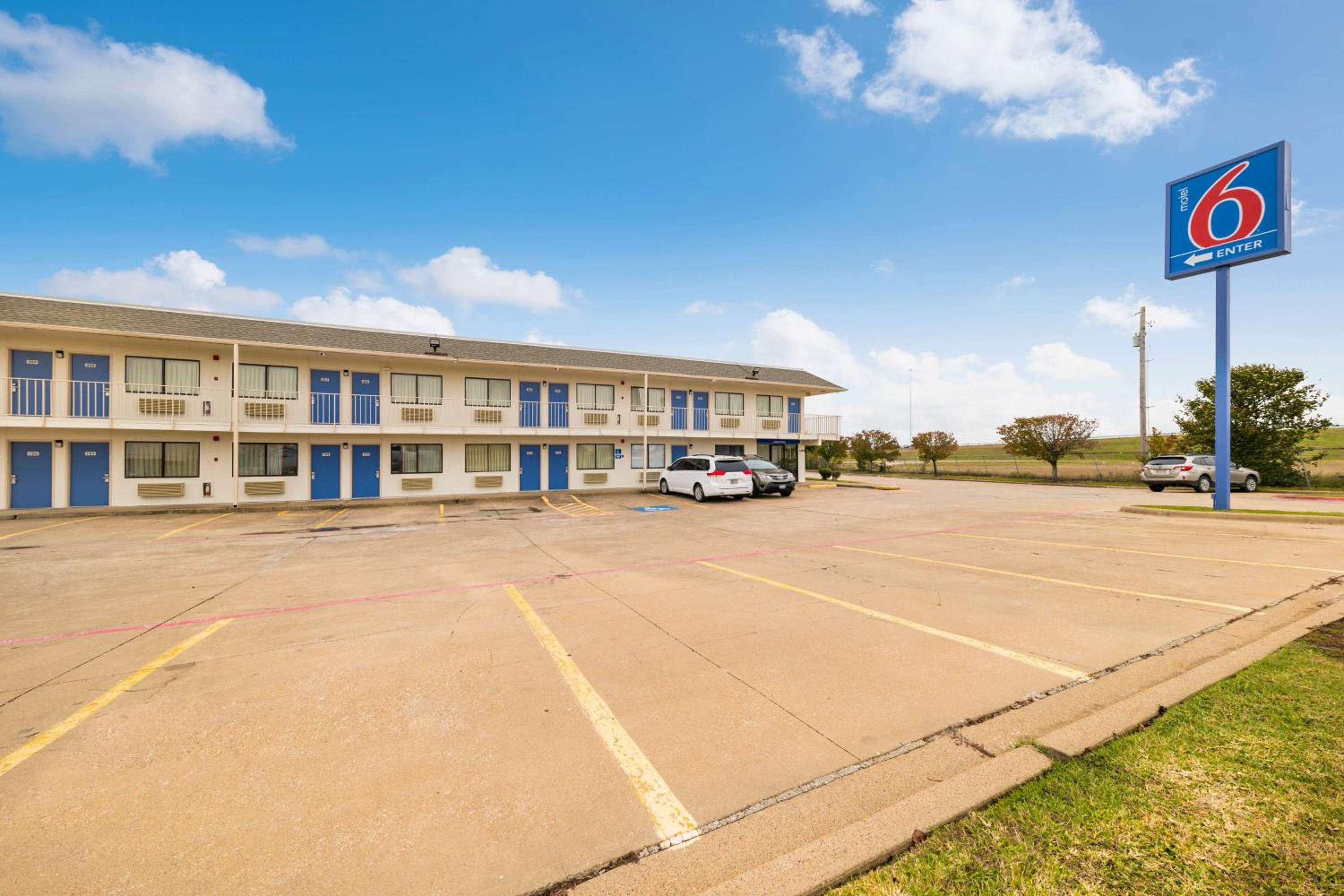 Greenville Vacations - Motel 6-Greenville, TX - Property Image 3