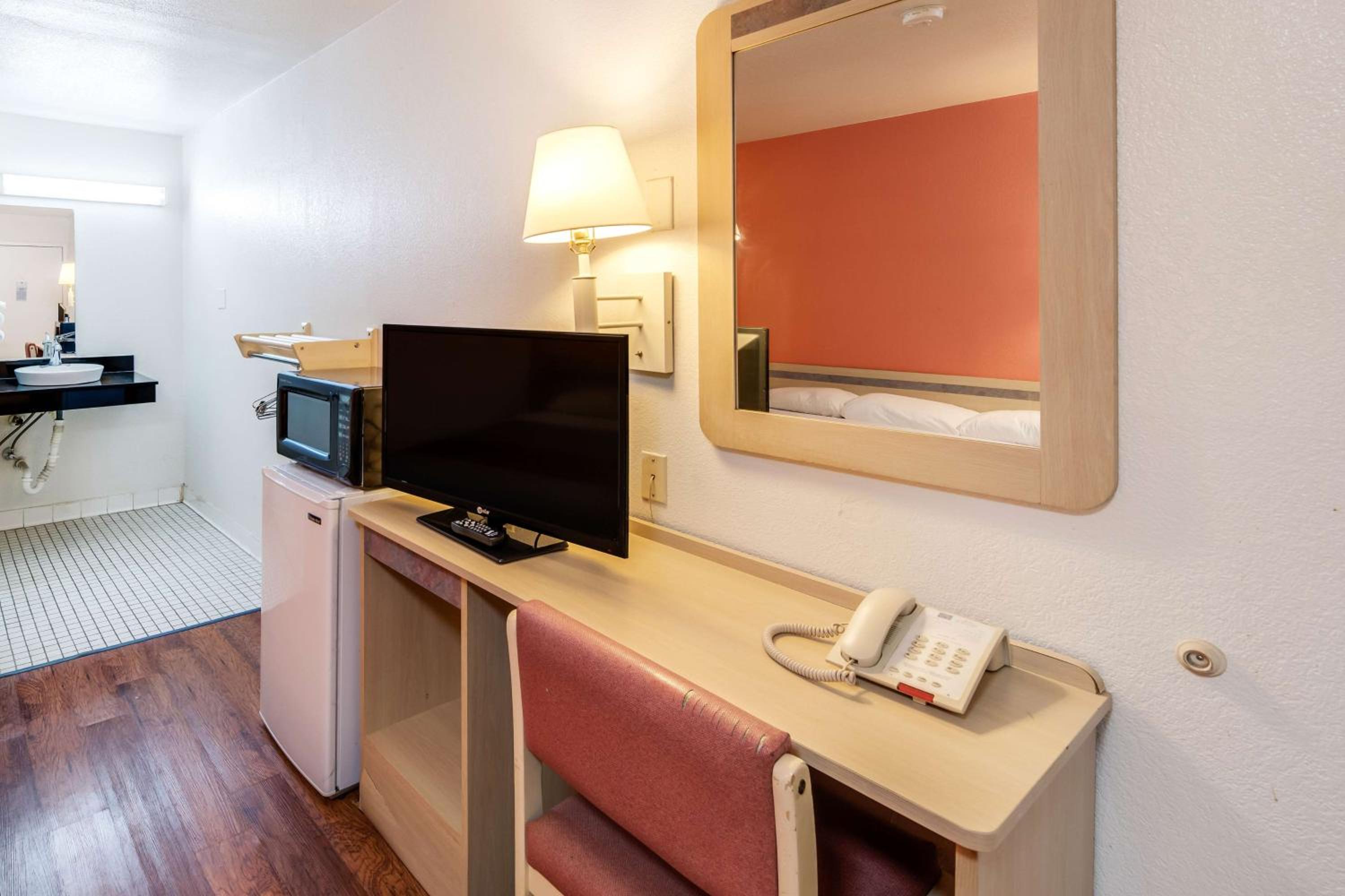 Motel 6-Greenville, TX