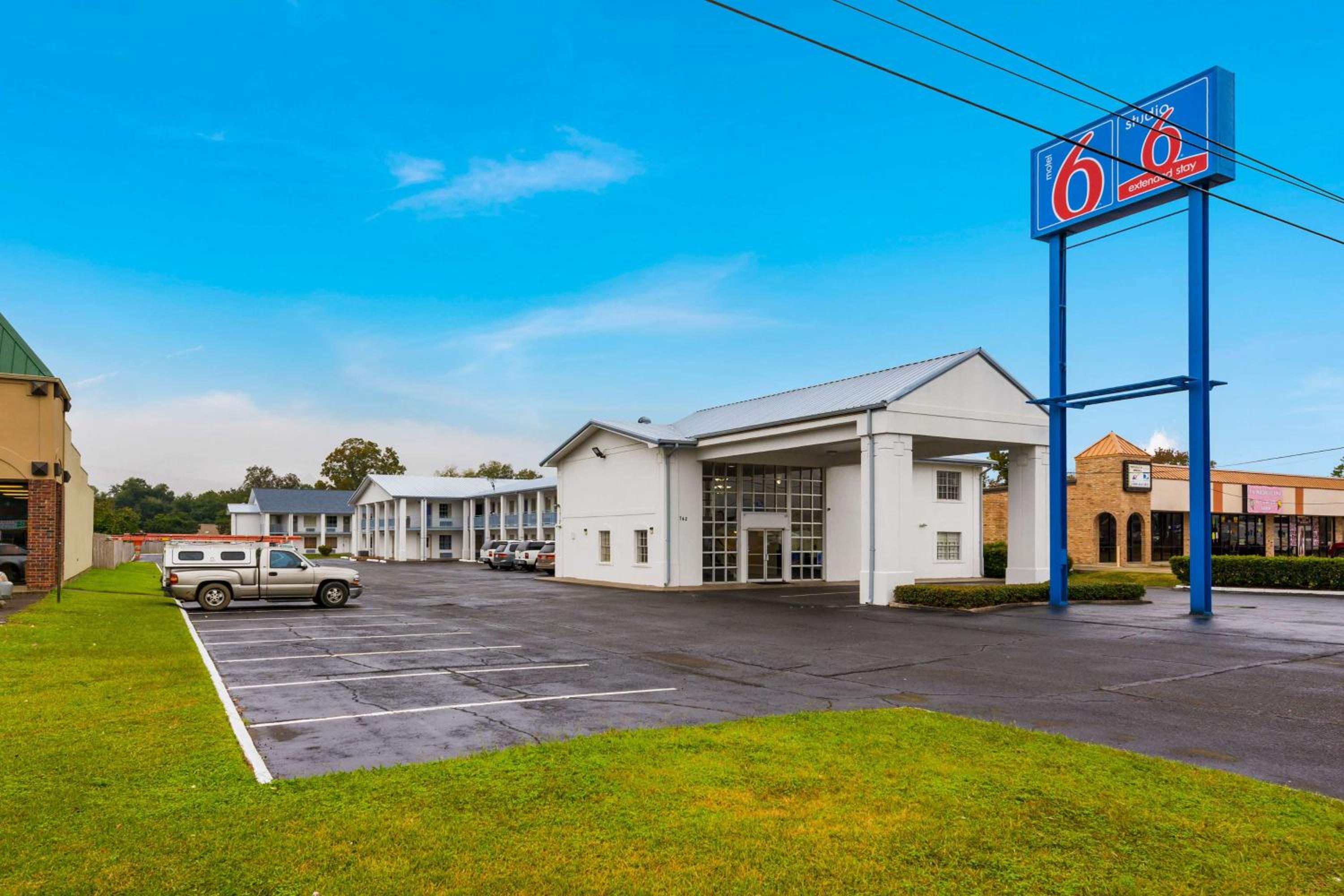 Motel 6-Alexandria, LA - South