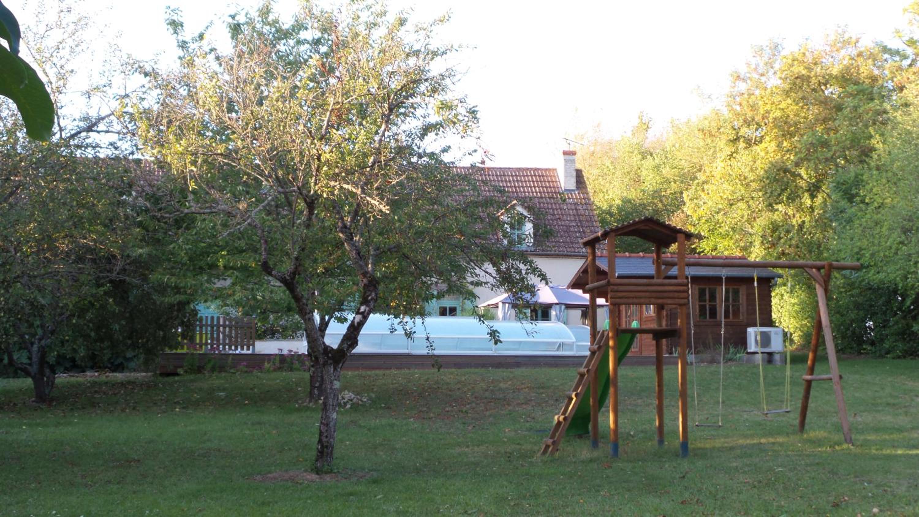 LA PETITE NOUE view 2