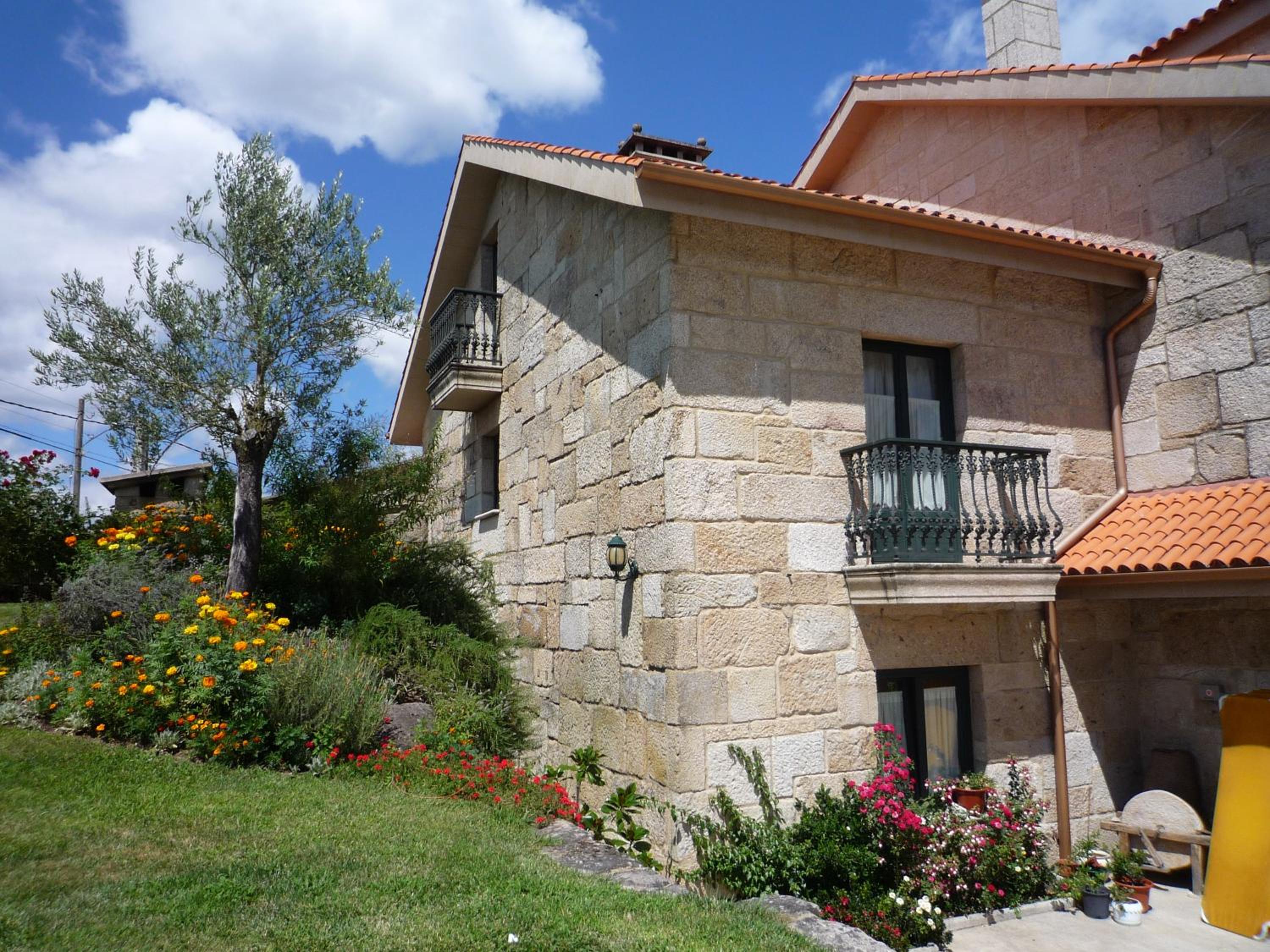 Casa das Pías view 5
